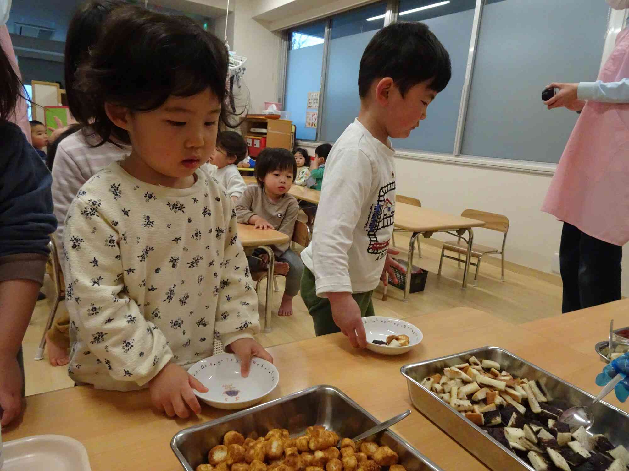 3月の食育活動「お別れ会おやつバイキング」