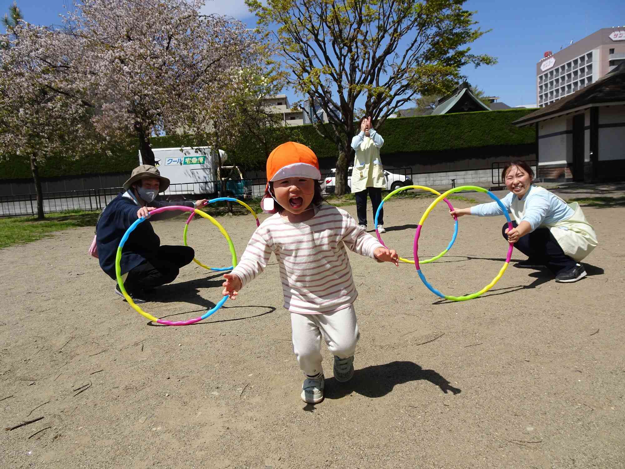 フラフープくぐり