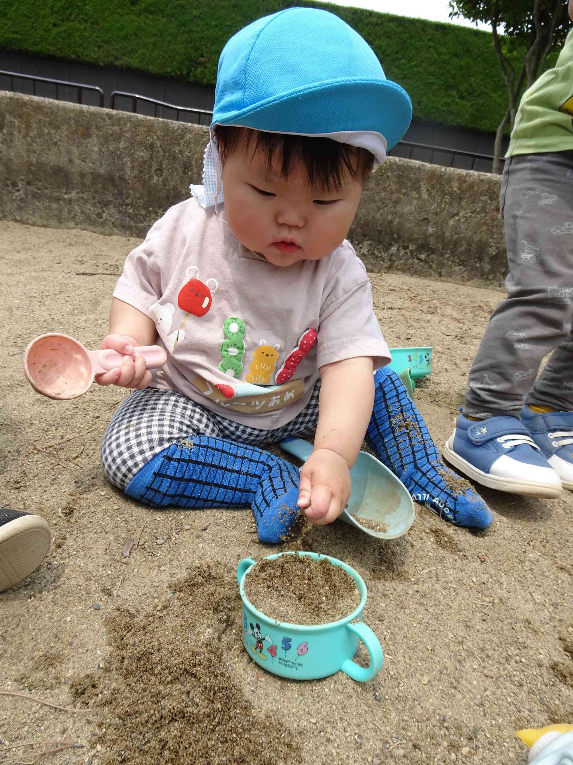 お砂遊び楽しいな♪