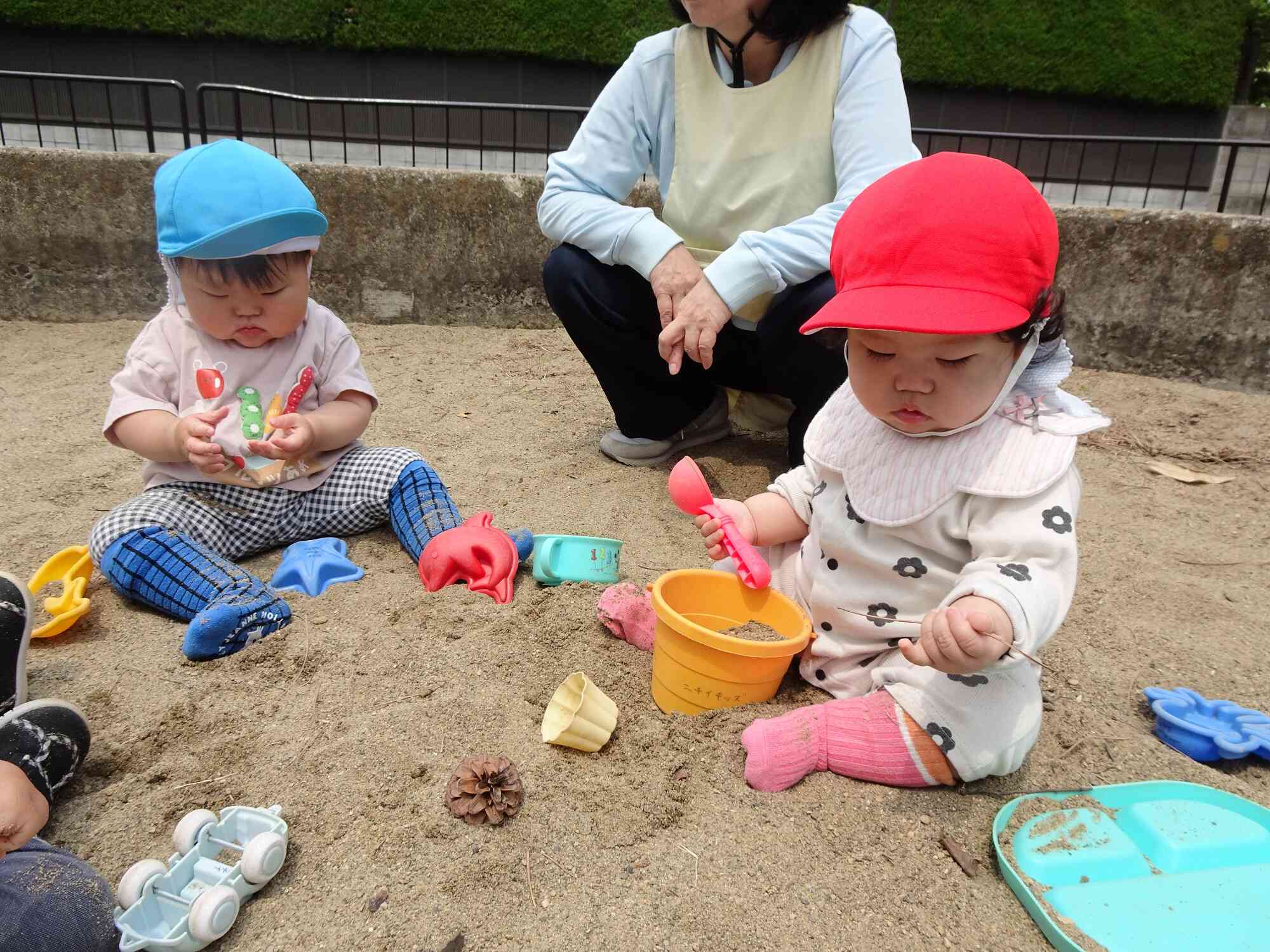 お砂遊び（ひよこ組）