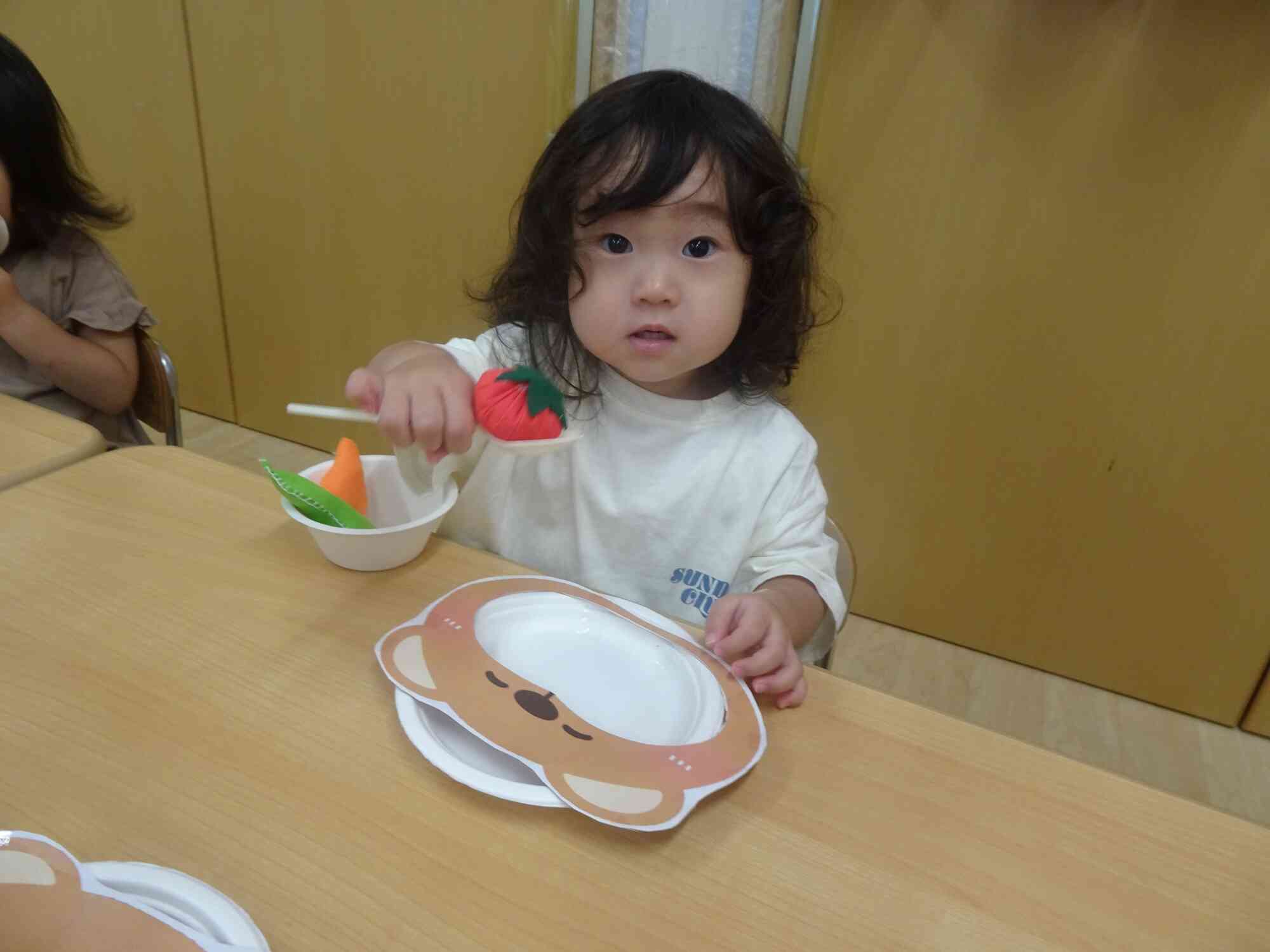 9月の食育活動「食具の練習」