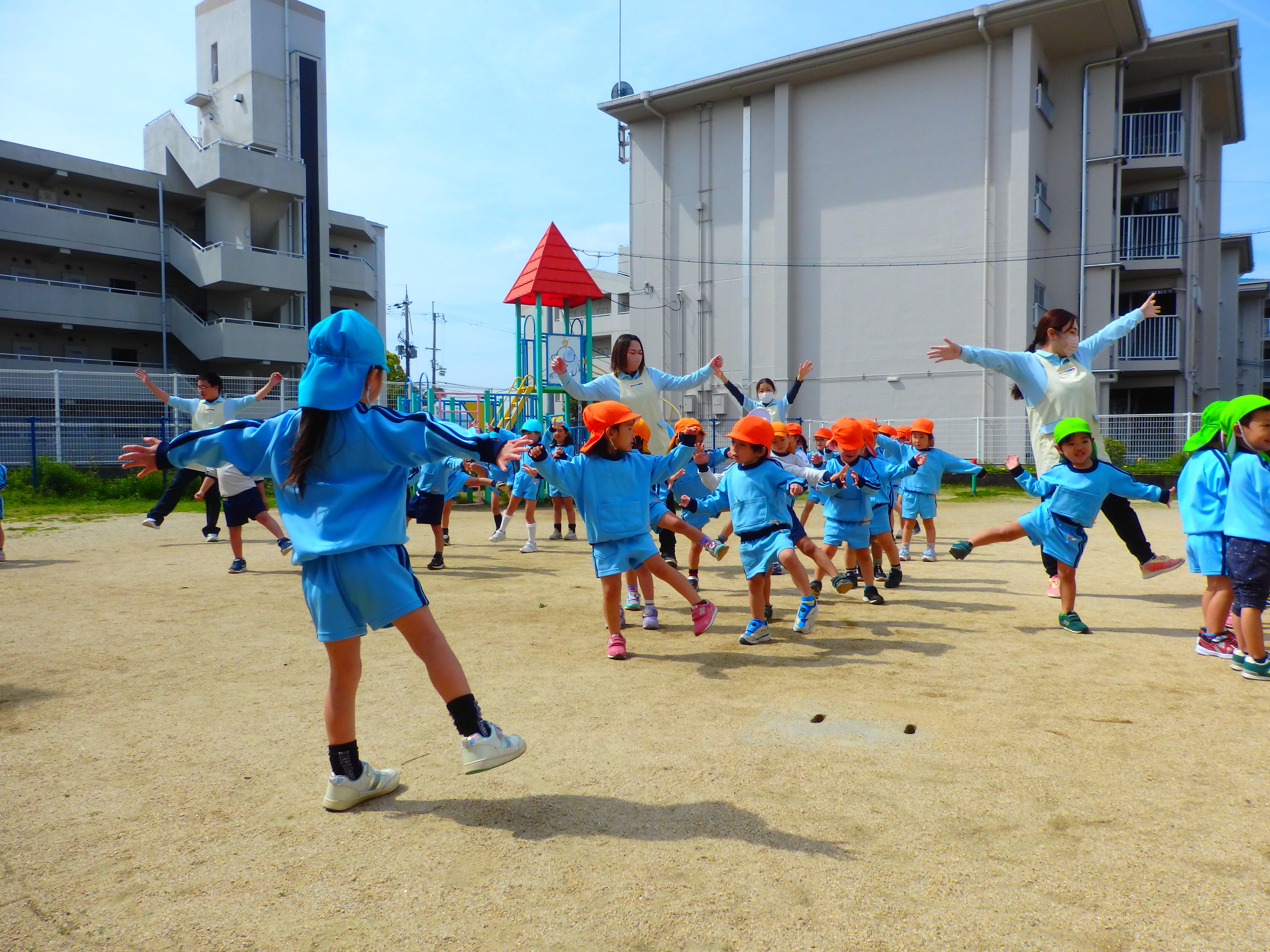 朝の体操！！｜ニチイキッズ泉南保育園｜ニチイキッズ