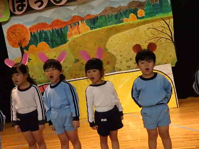 ♪世界中の子どもたちが～♪元気に歌っていました