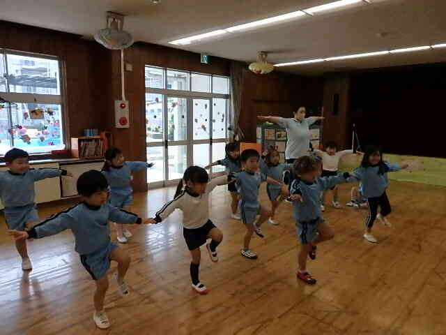 片足でバランスを取って・・・
