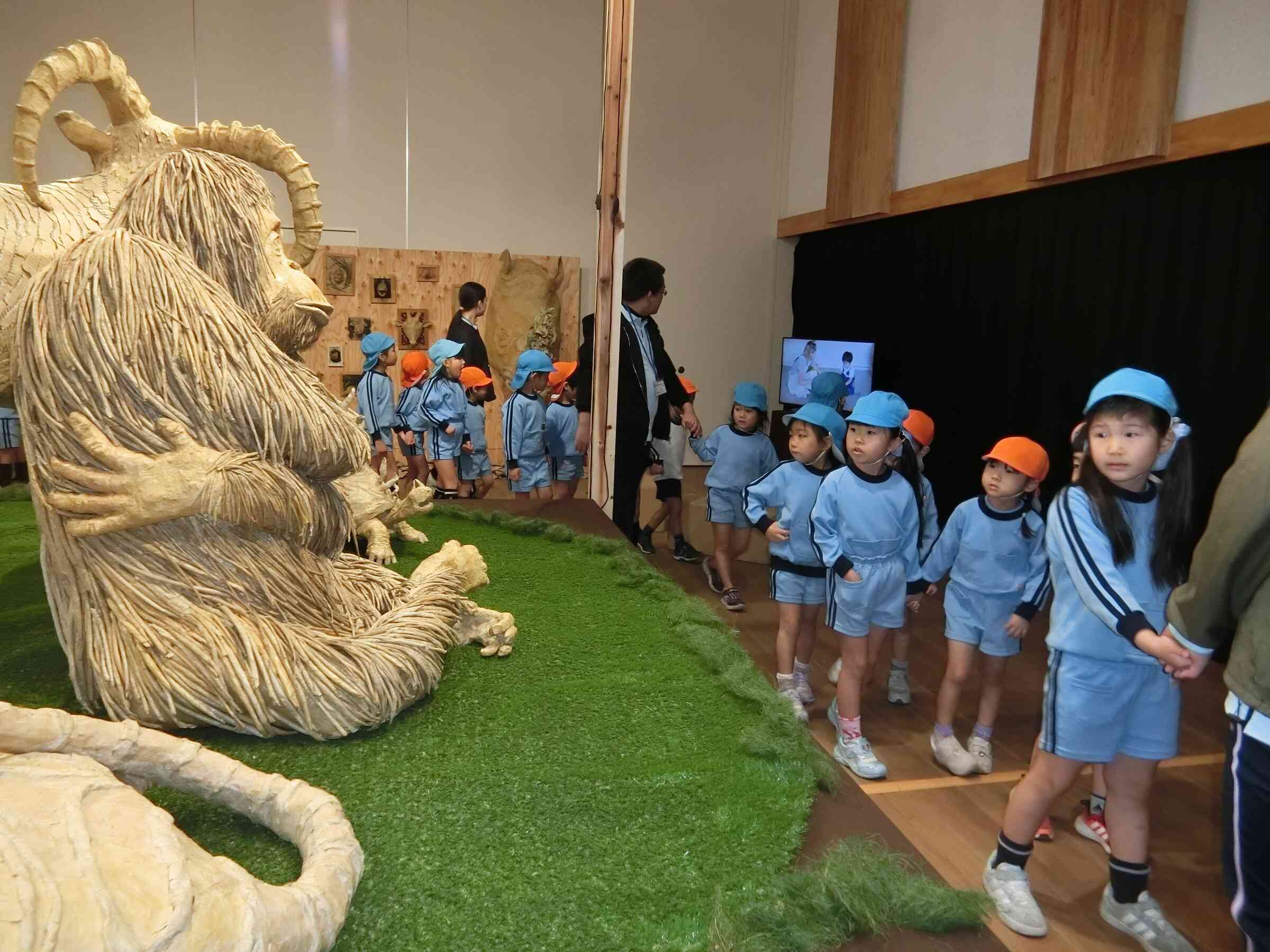 ぜーんぶ段ボールで出来ているそうですよ。すごいね！