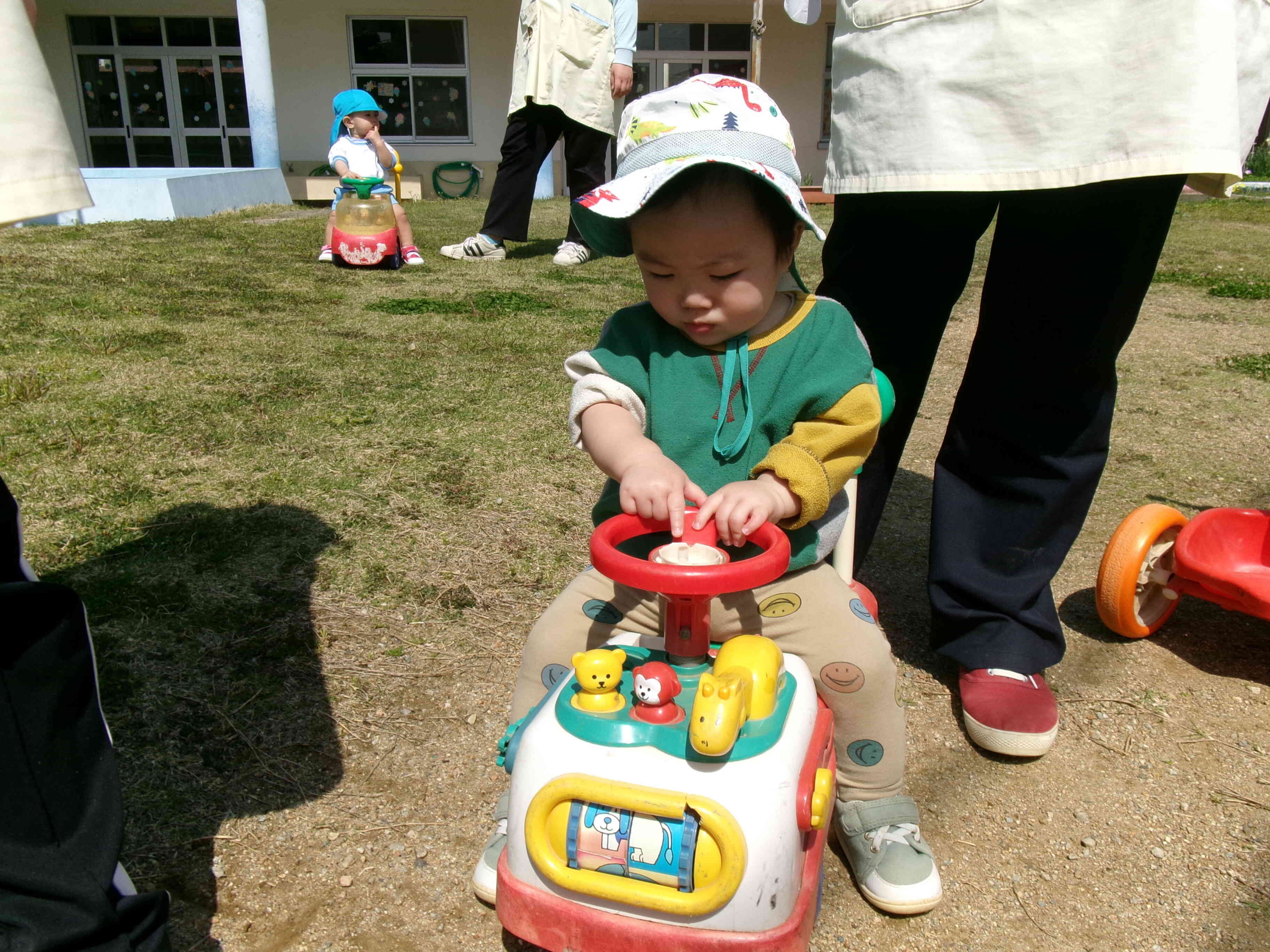 車に乗って、しゅっぱ～つ！