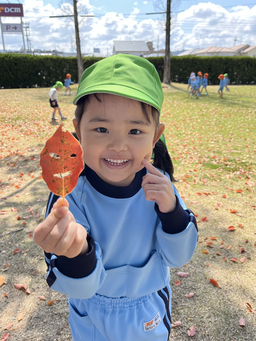 落ち葉で遊んだよ