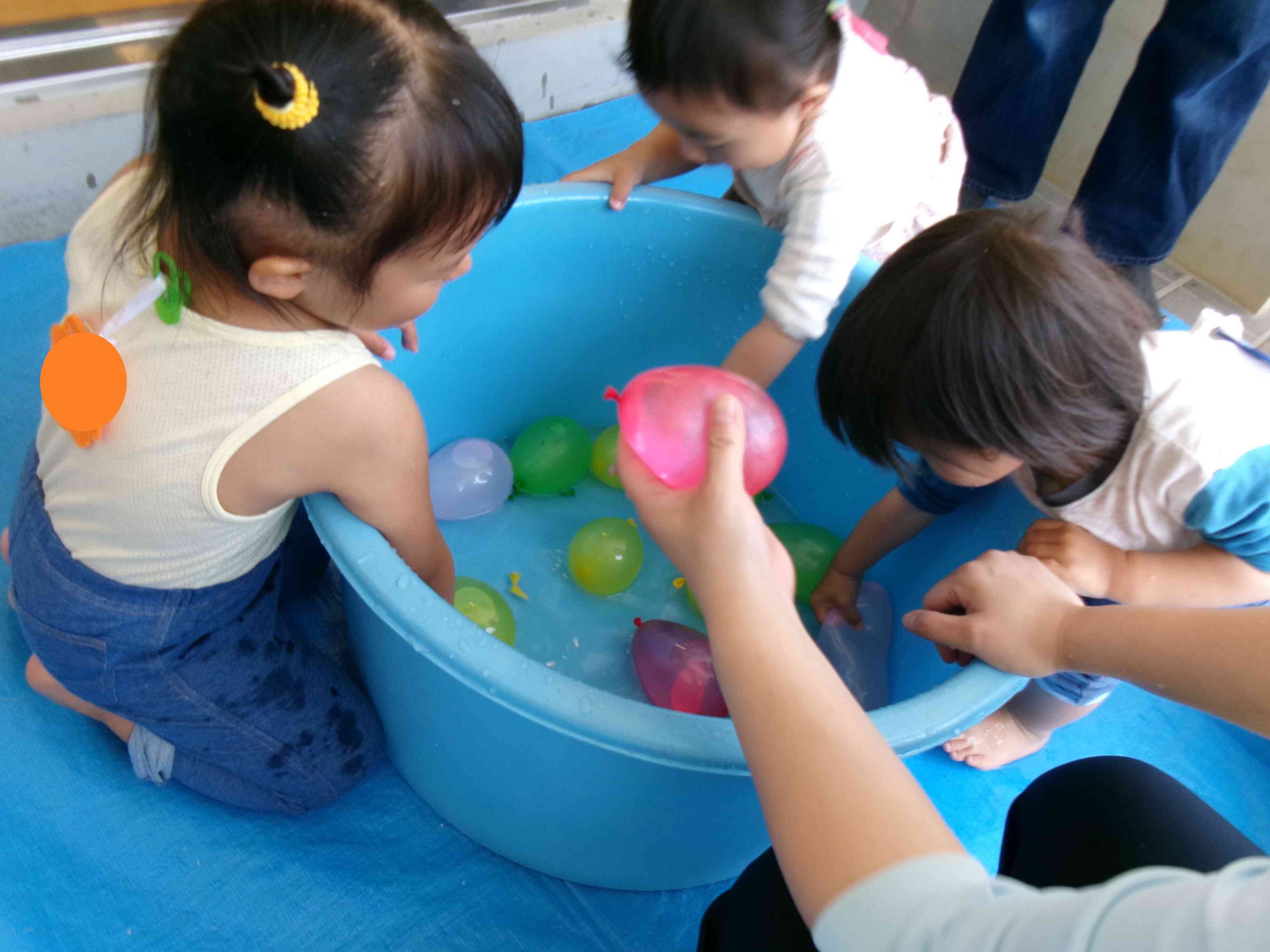 水風船だ～♪ムニムニしちゃお！