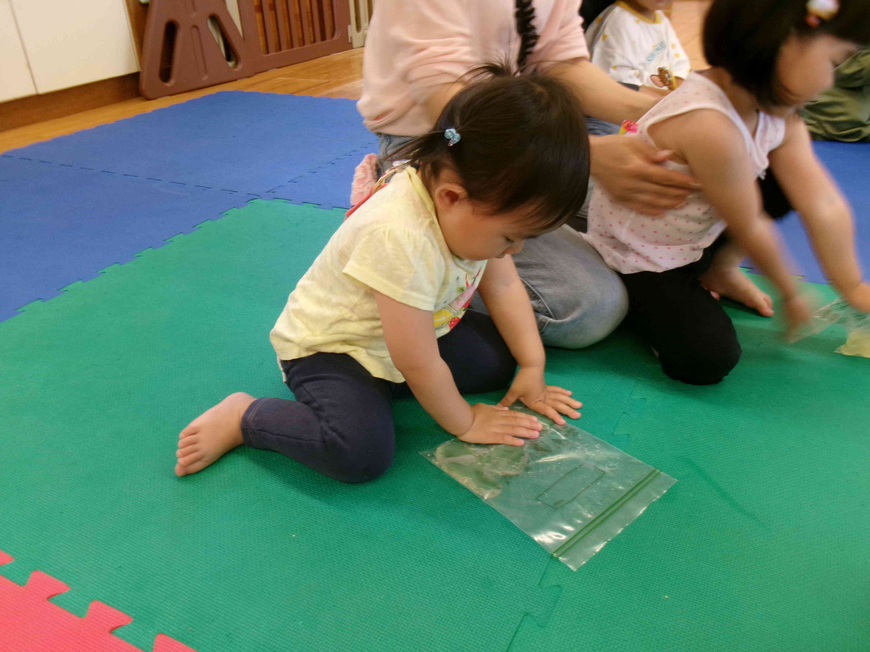 上からも抑えて潰しちゃえ！