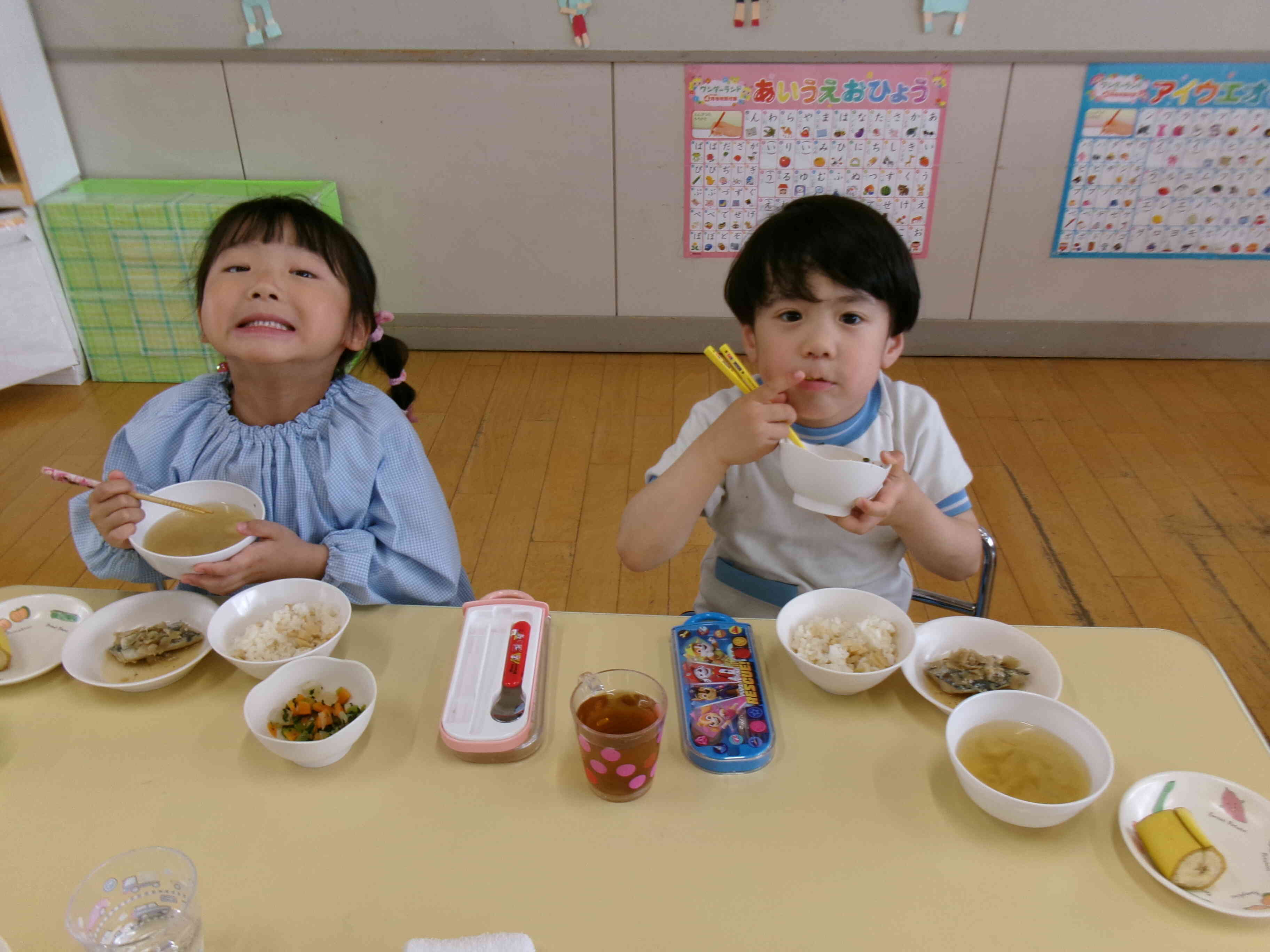 お散歩に行ったからお腹がペコペコだよ～