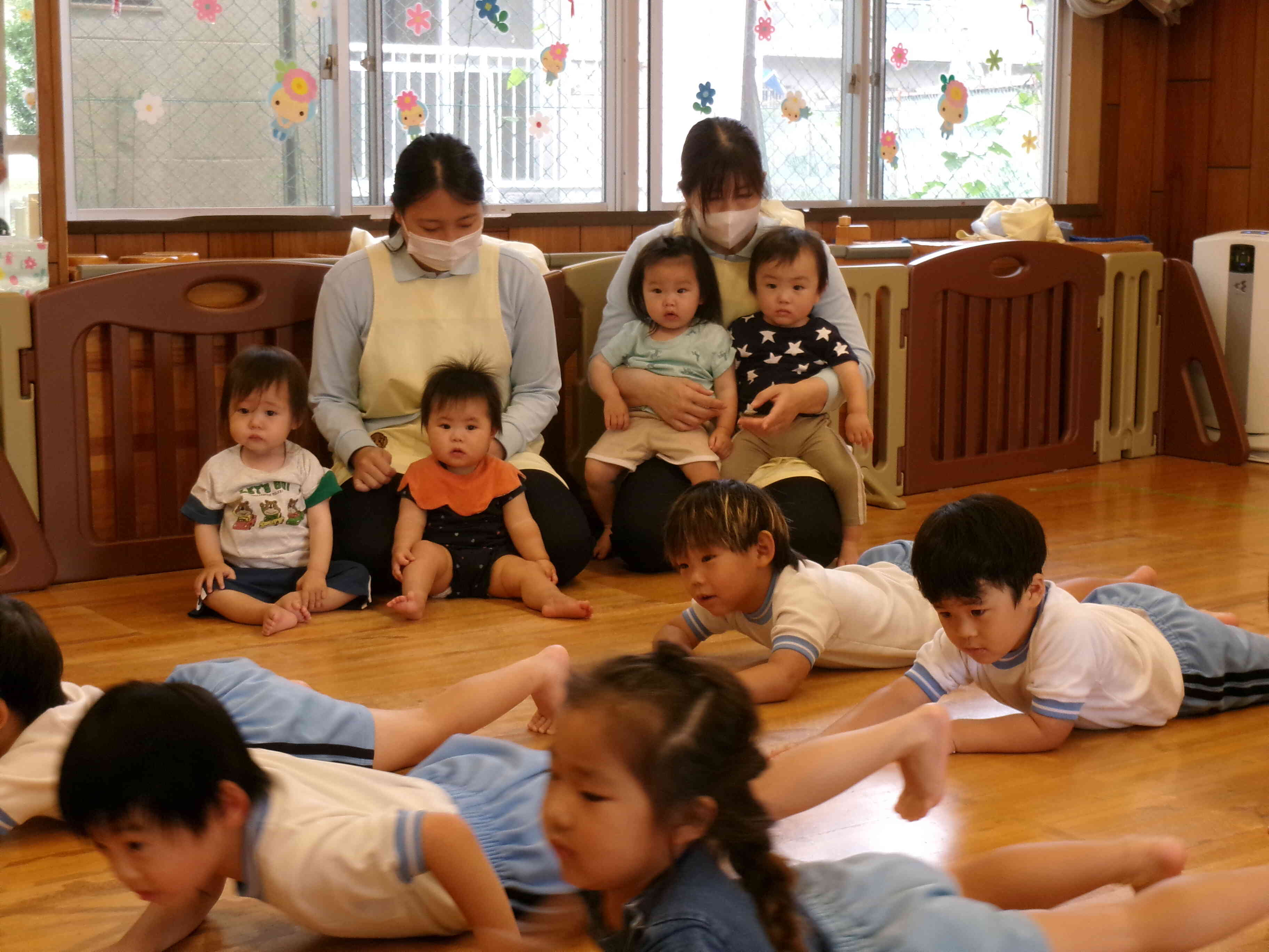０歳児ひよこ組さんも応援しています！頑張れ～！！