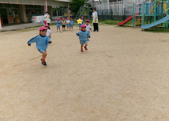 ぱんだ組さんはかけっこをしています!