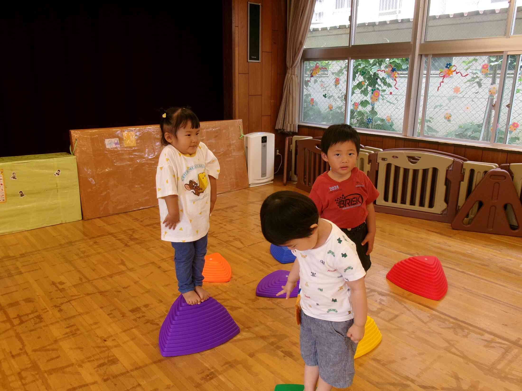 お部屋の中でも体を動かすよ！