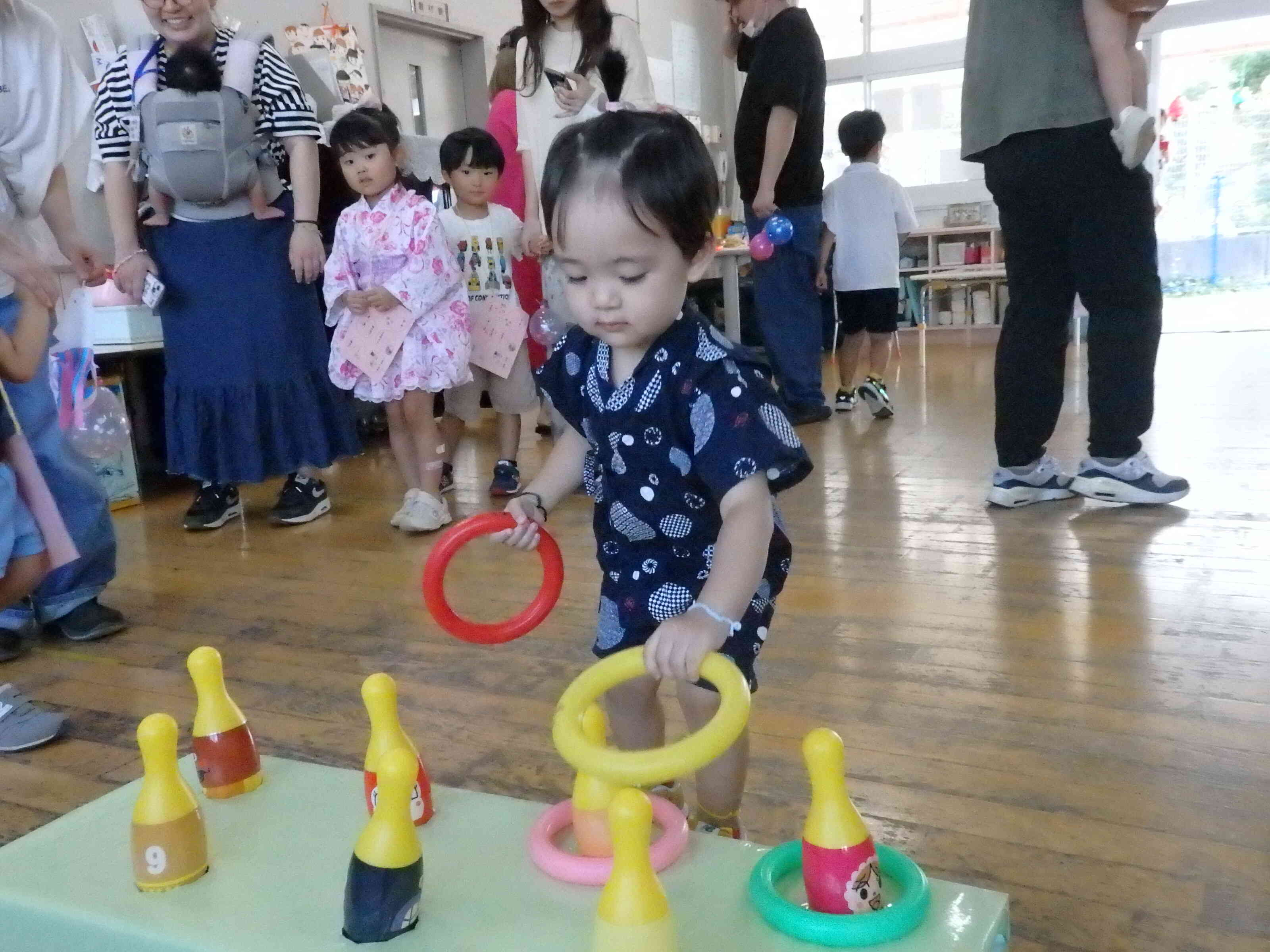 小さいお友だちも、わなげにチャレンジ！！