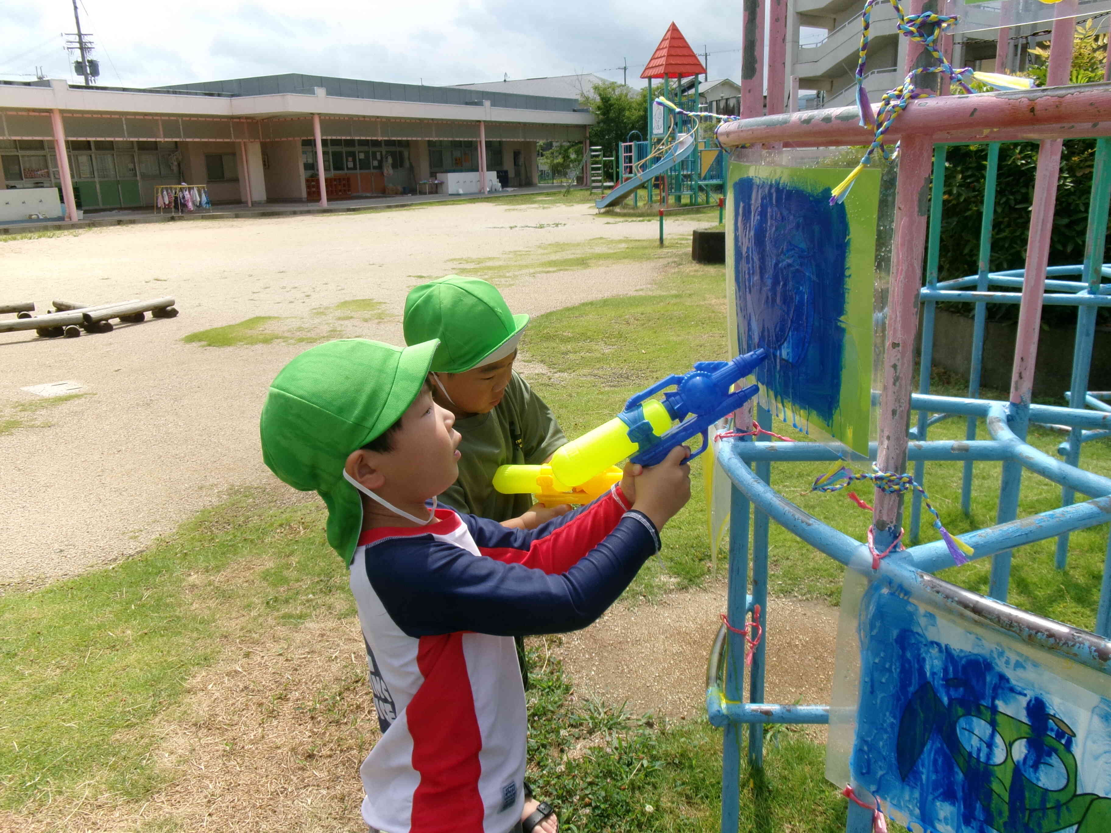 子どもたちの大好きな水鉄砲