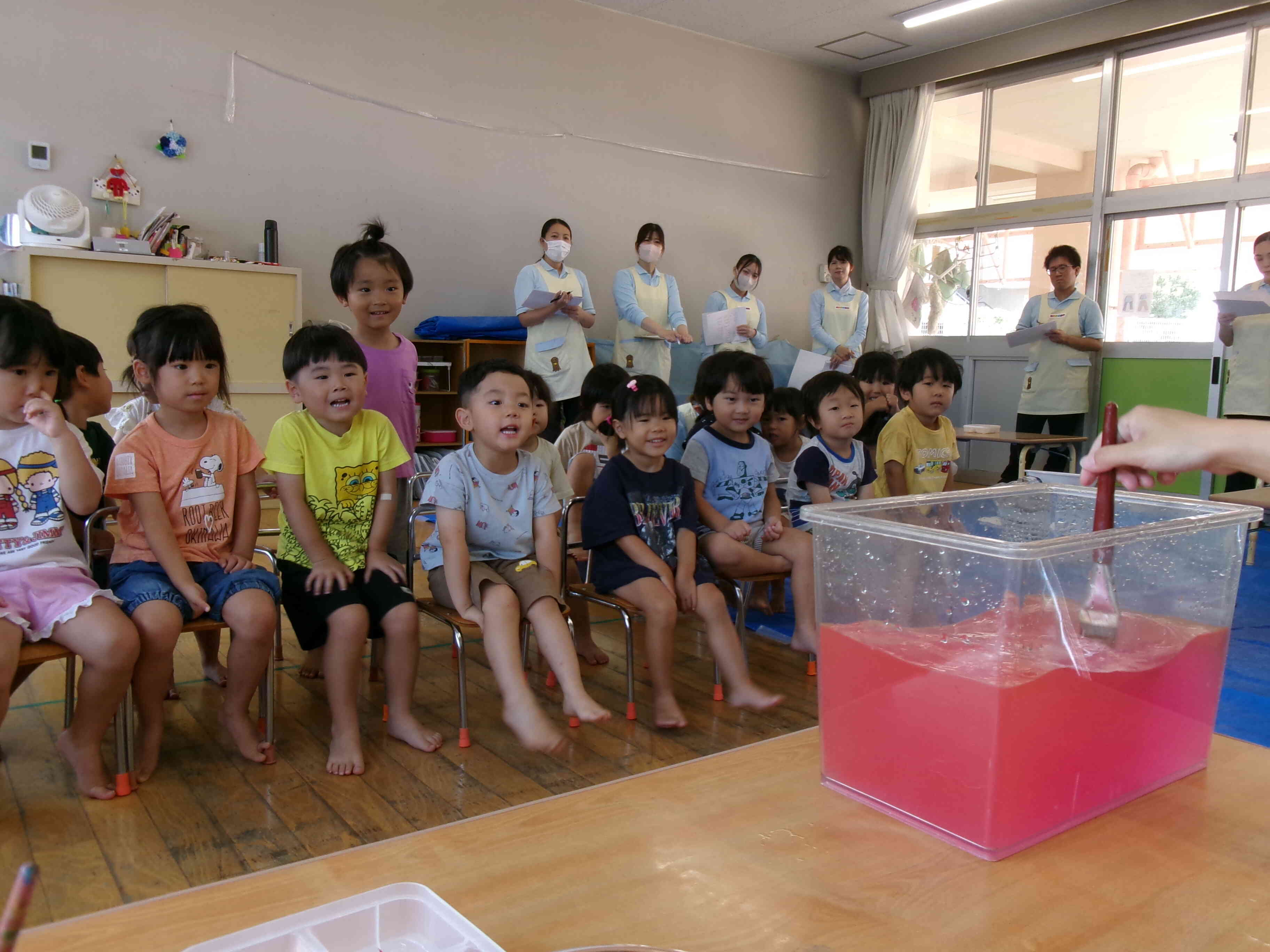 色が変わっていく様子に興味津々☆