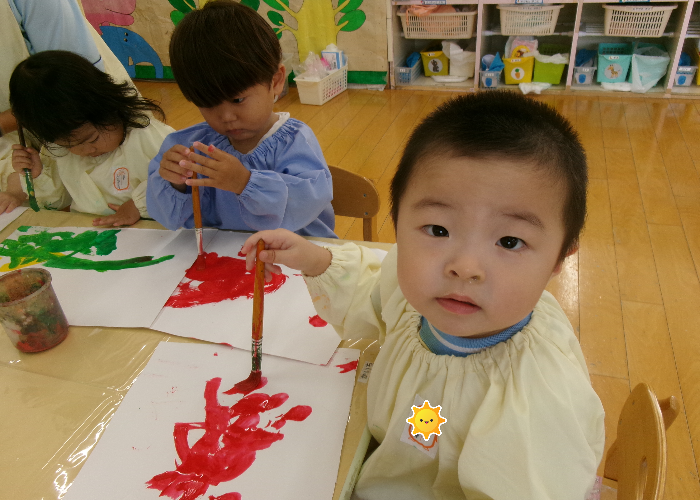 絵の具遊びの様子です