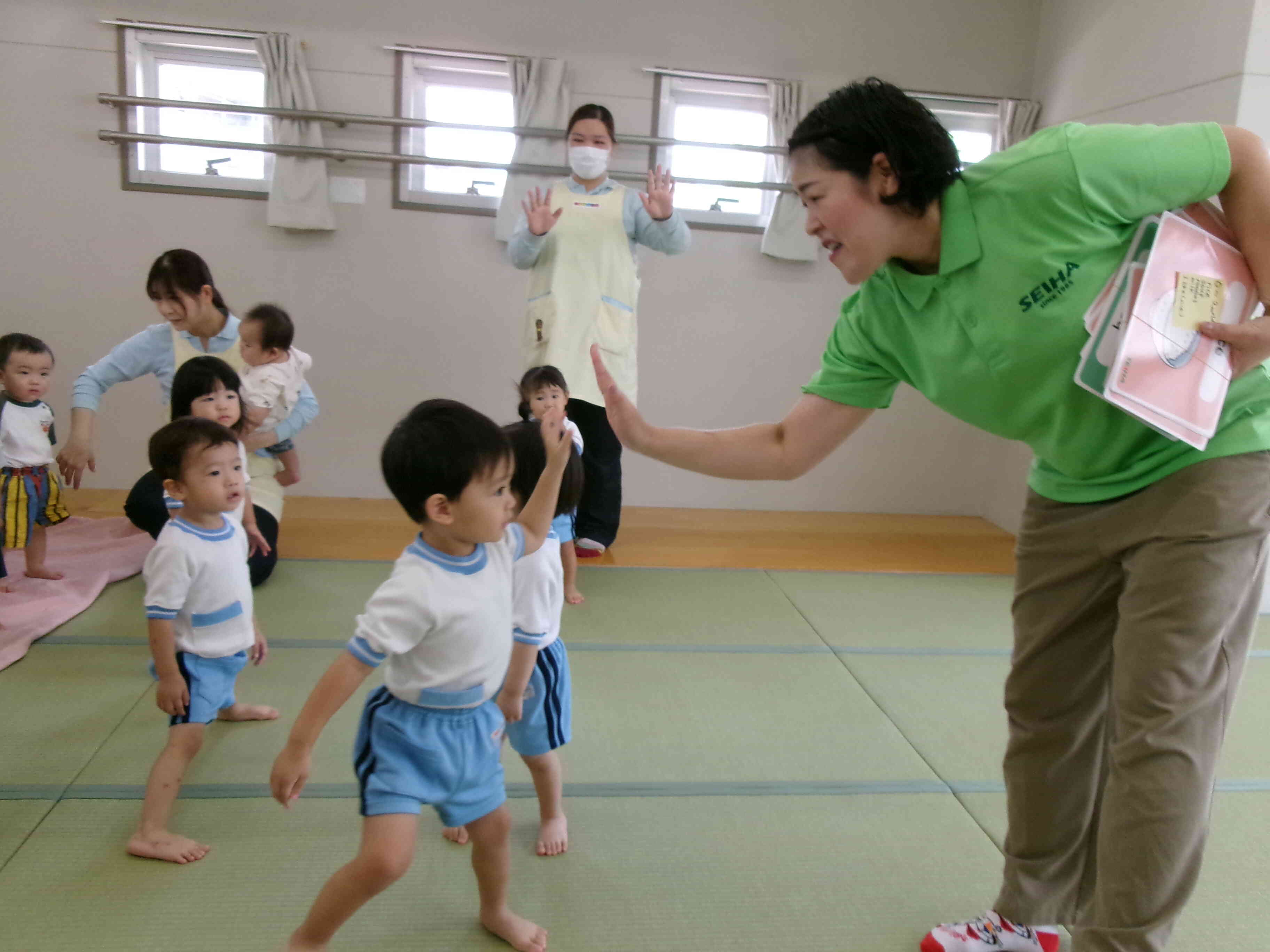 最後は英語の先生とハイタッチ～