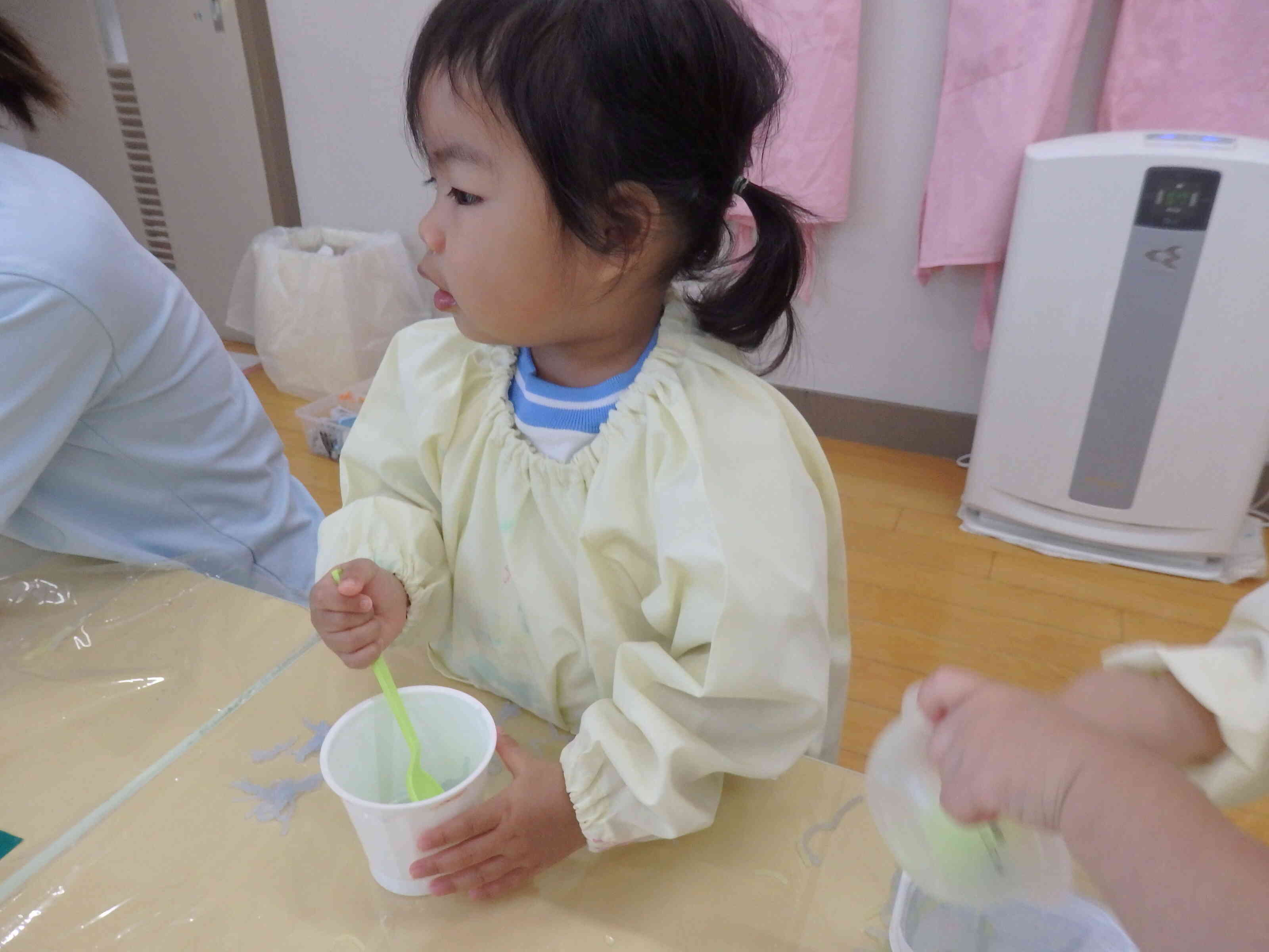 お友だちは何色の糸こんにゃくで遊んでるんだろう？