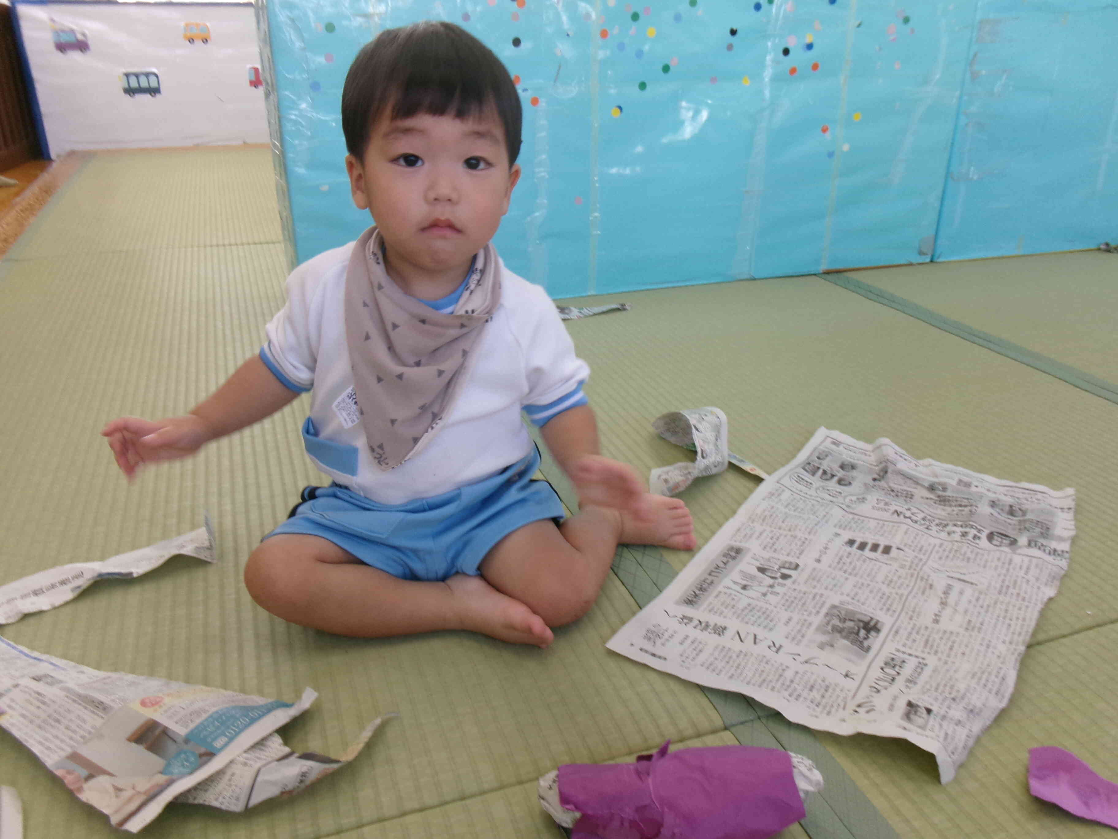 新聞紙のお布団たくさん敷いたよ！