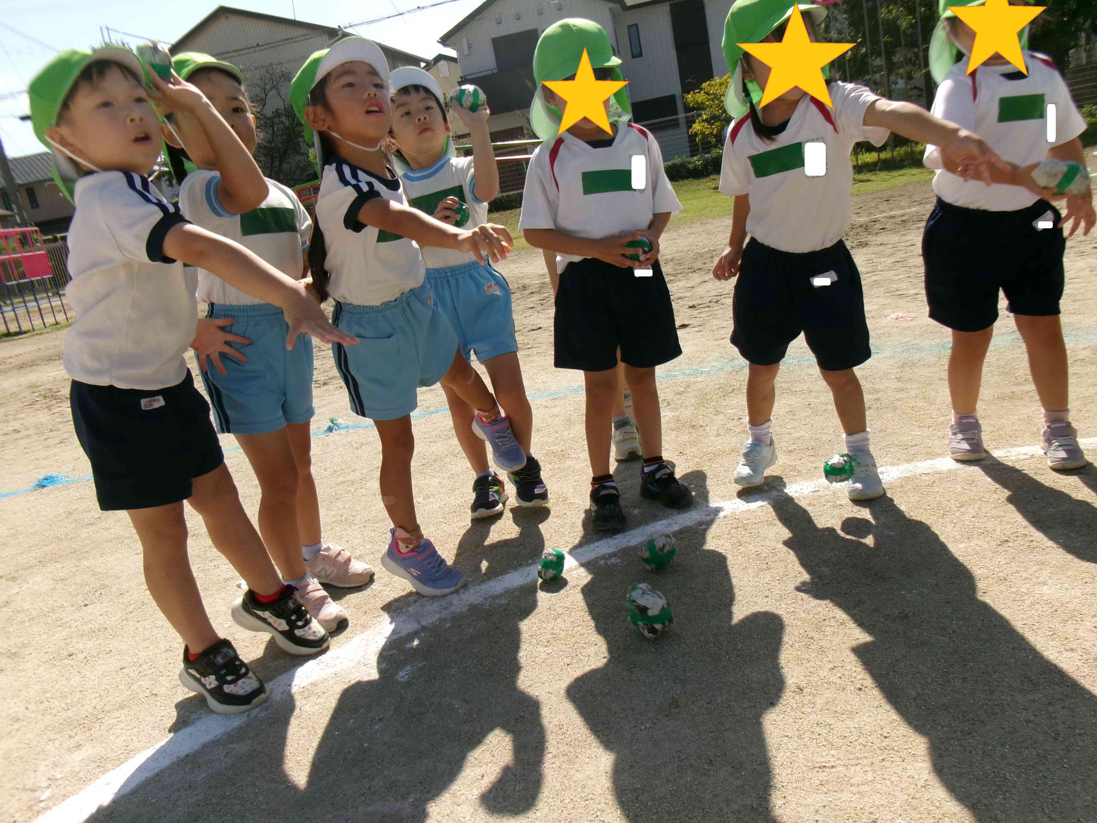 新聞紙ボールを、それ～！袋まで届け～！