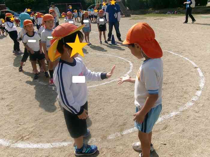 ドン、じゃんけんをして遊んだよ。