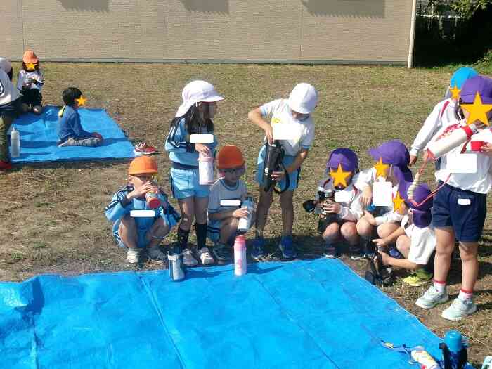 いっぱい遊んだ後には、しっかりと水分補給。