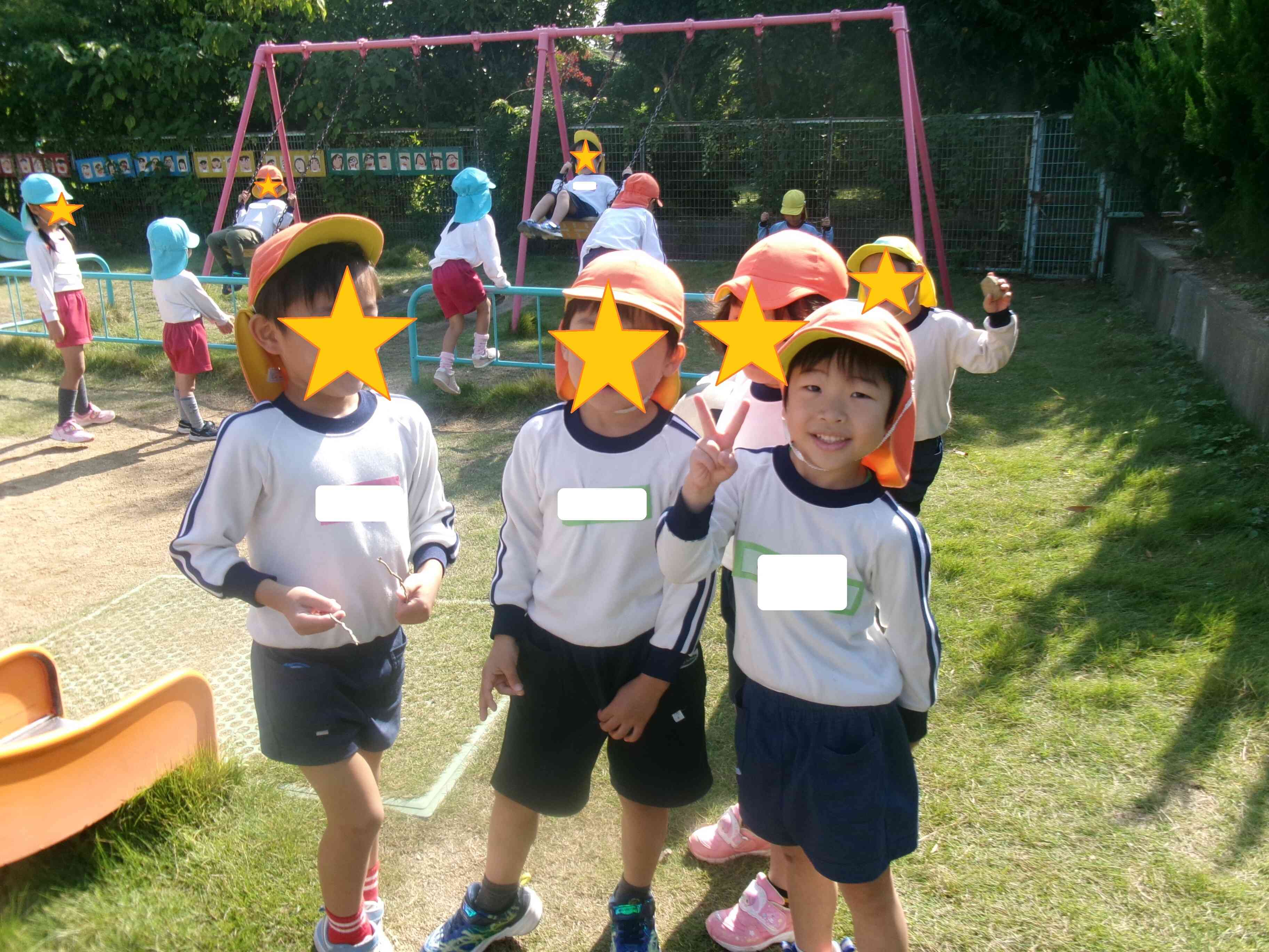 久しぶりに会ったお友だちと、一緒に遊んで、カメラに向かって「ハイ、チーズ！」