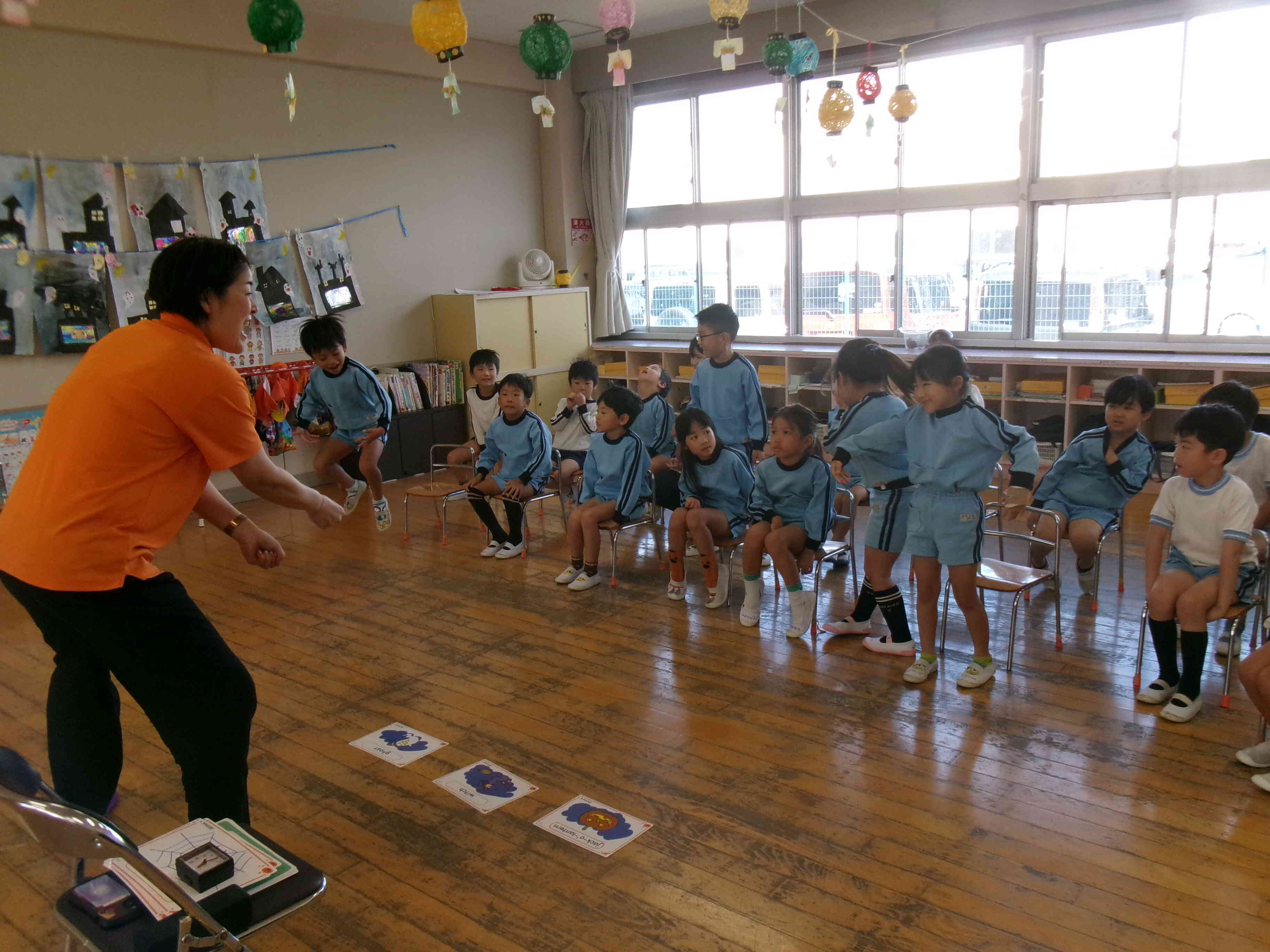 Halloweenジャンケンをしています！楽しかったようで大人気でした