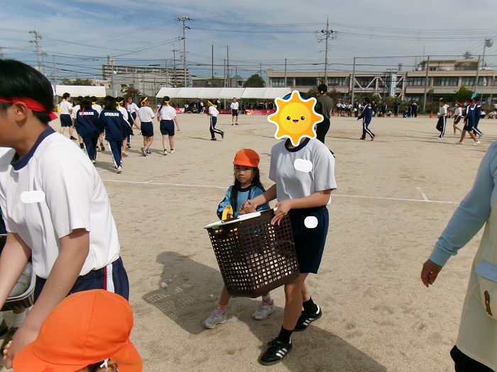 手をつないで一緒に仲良くお片付けもしたよ。