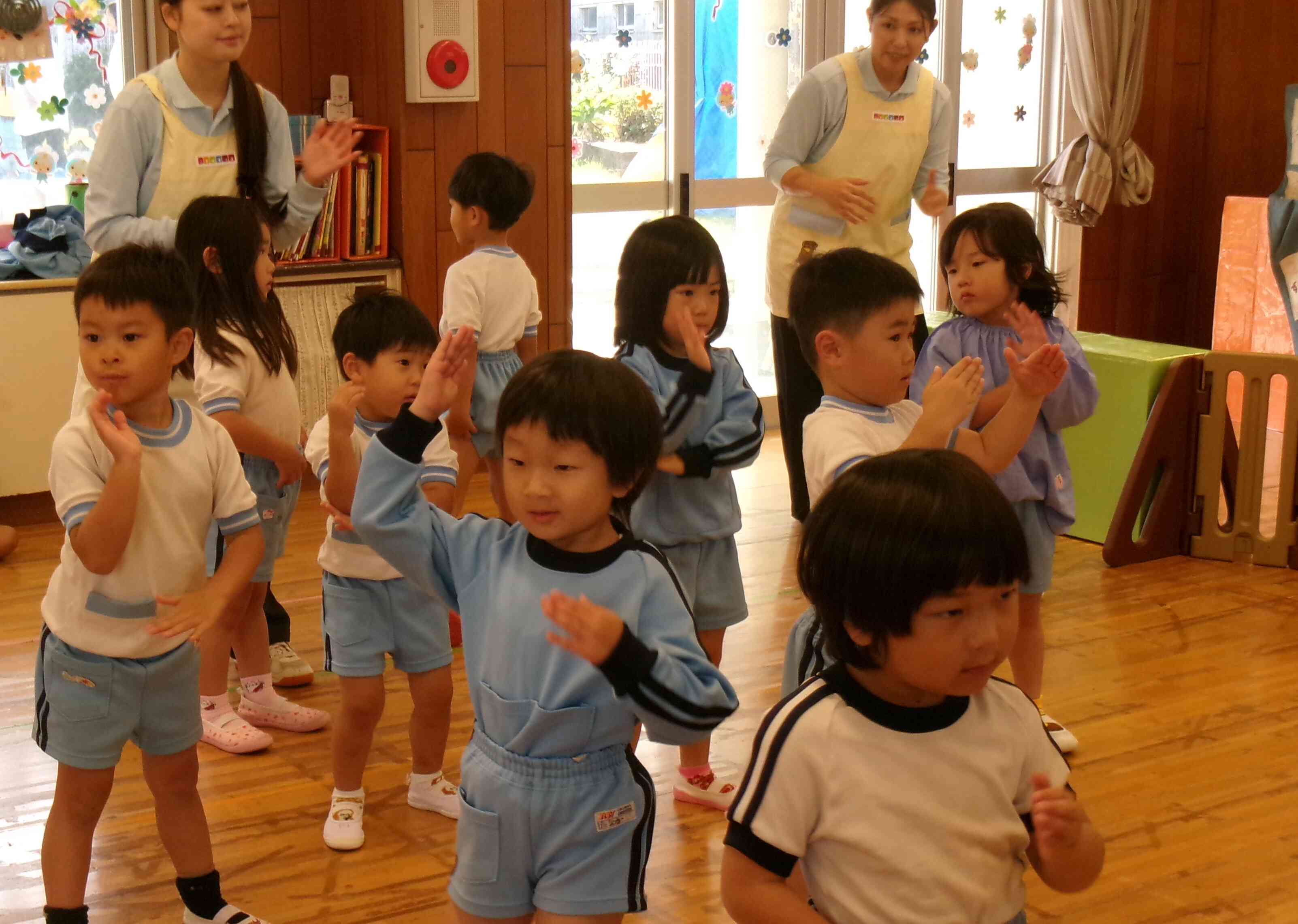 得意のロボットダンスです！