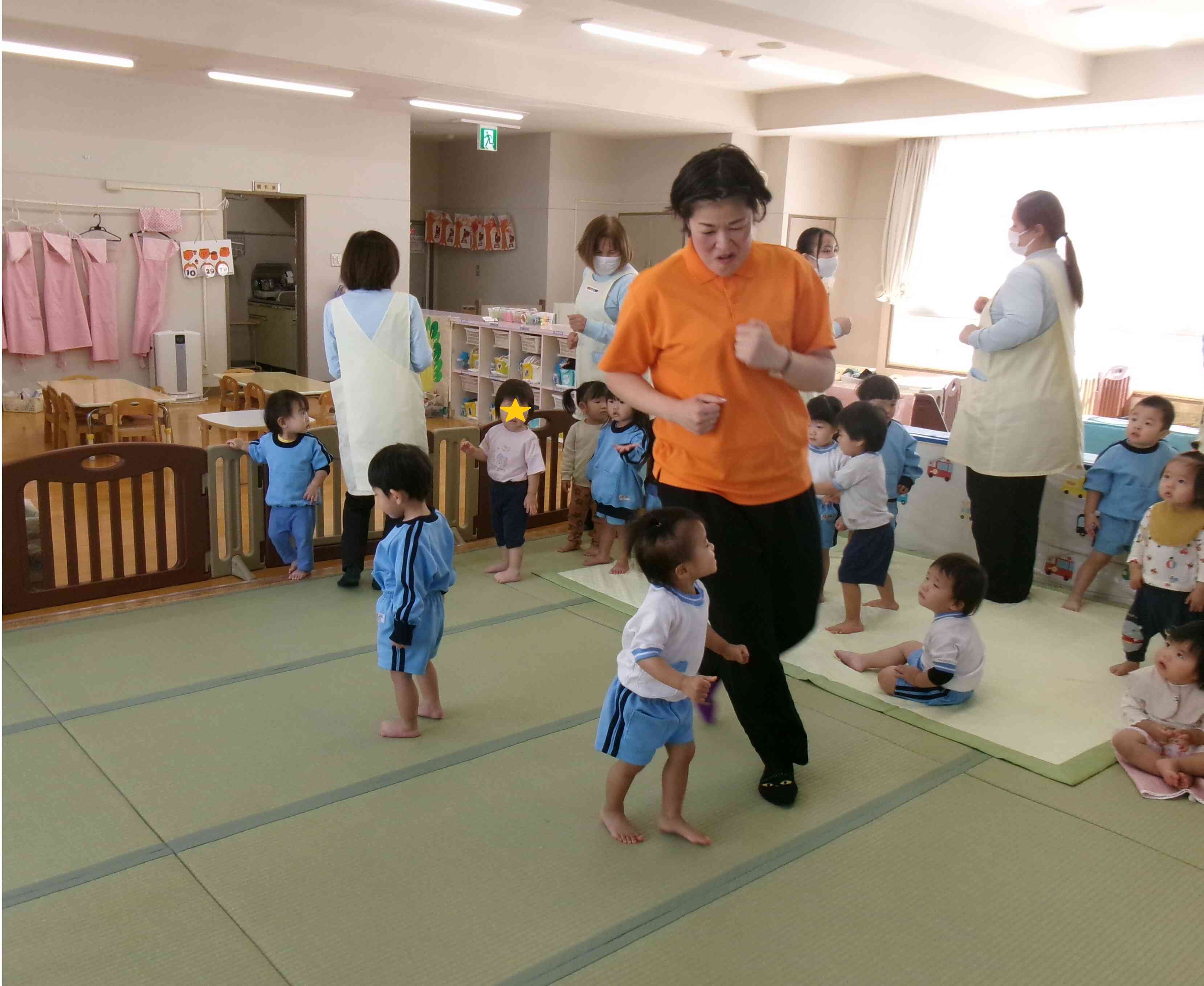 緊張していた子どもたちもダンスになると楽しそうに踊っています♪