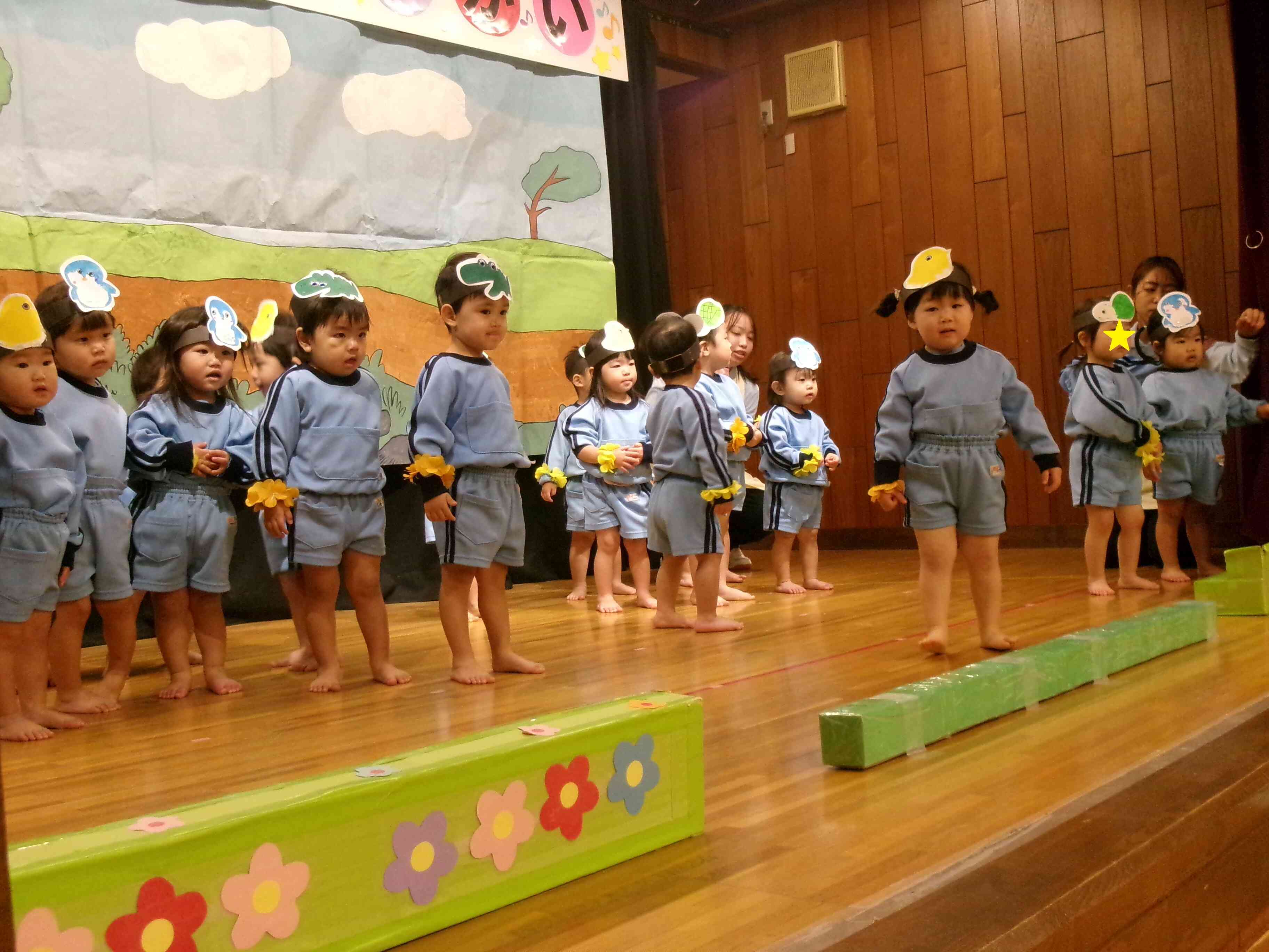 動物体操を踊っているところです♪