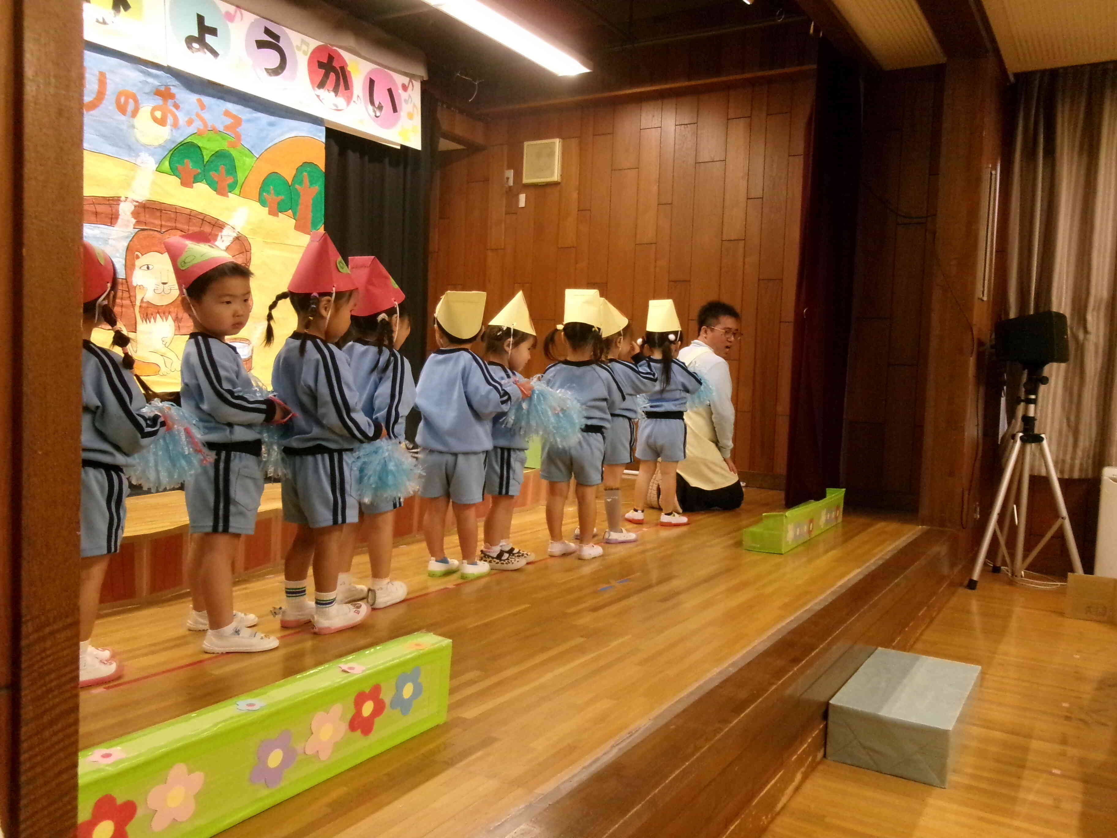 子どもたちの好きなシーン!ゴシゴシシュッシュと背中を洗いっこしています。