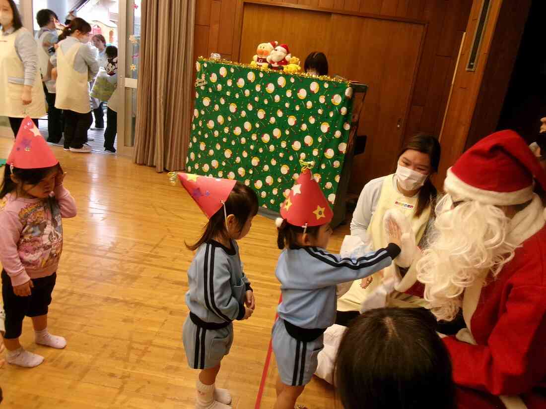 サンタさんとタッチしてもらったよ☆