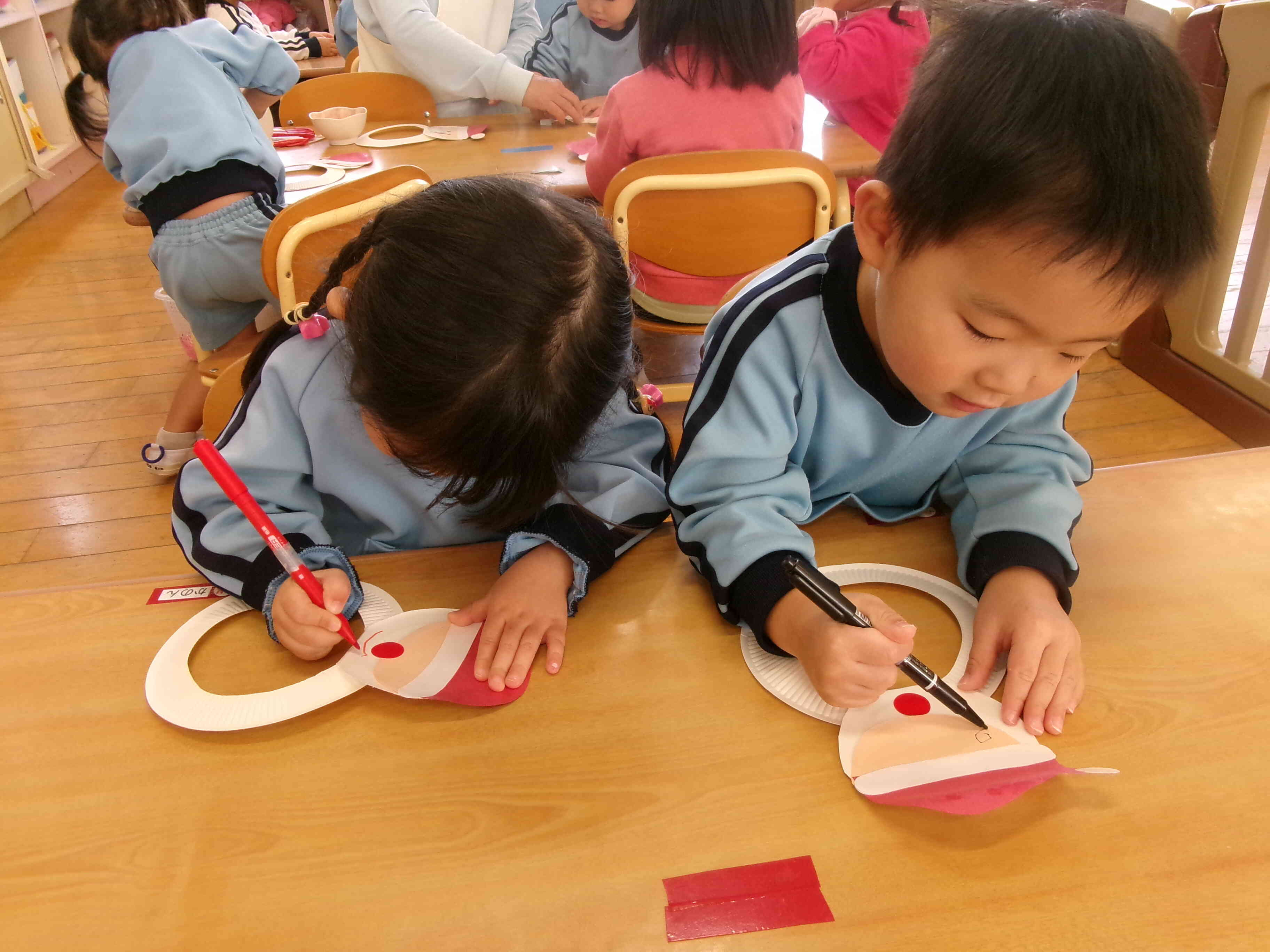 サンタさんの目を描くよ！