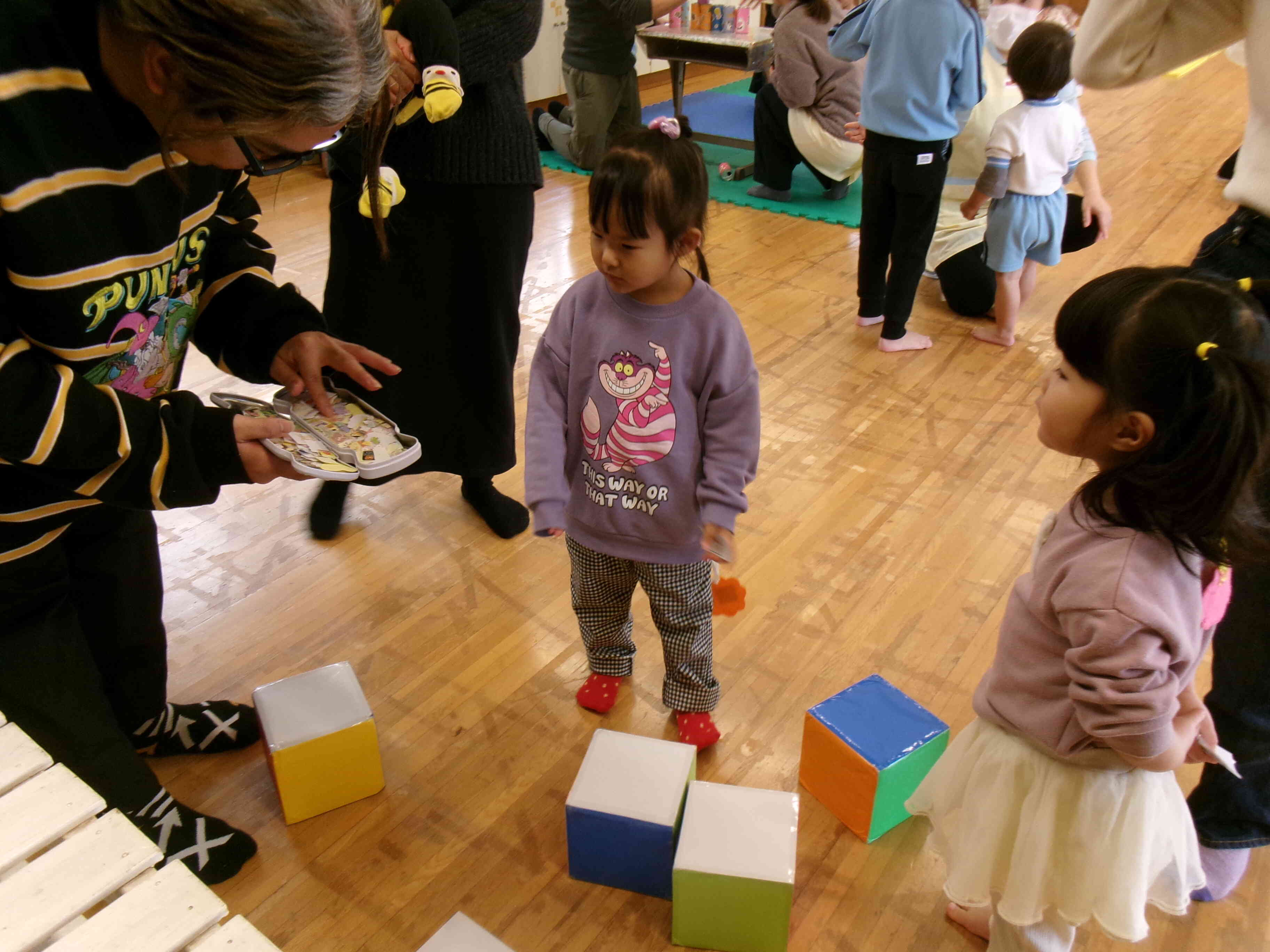 フィリピンの遊び『カラーゲーム』で欲しいものget