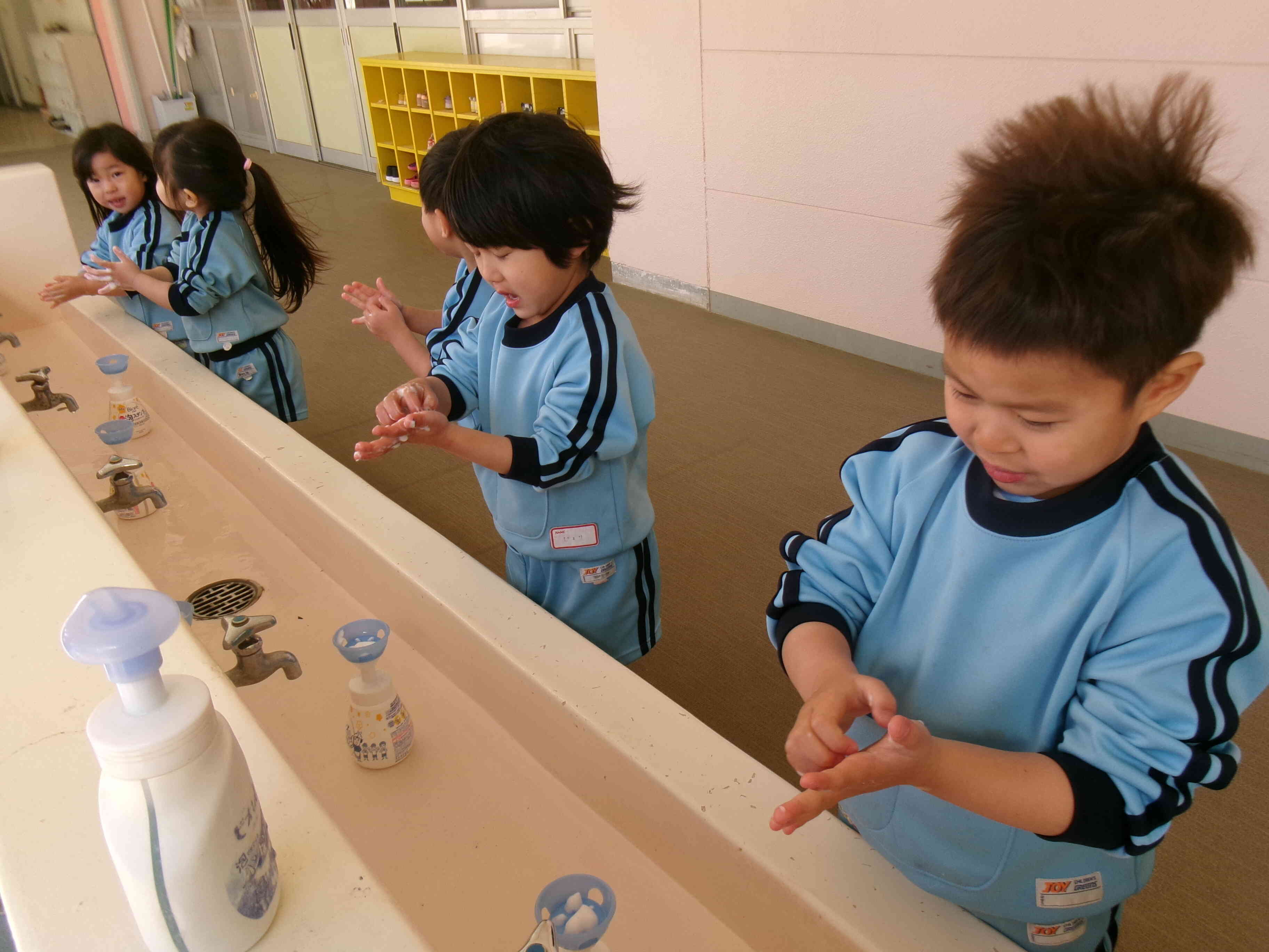 ゴシゴシ～！キレイになったかな～？