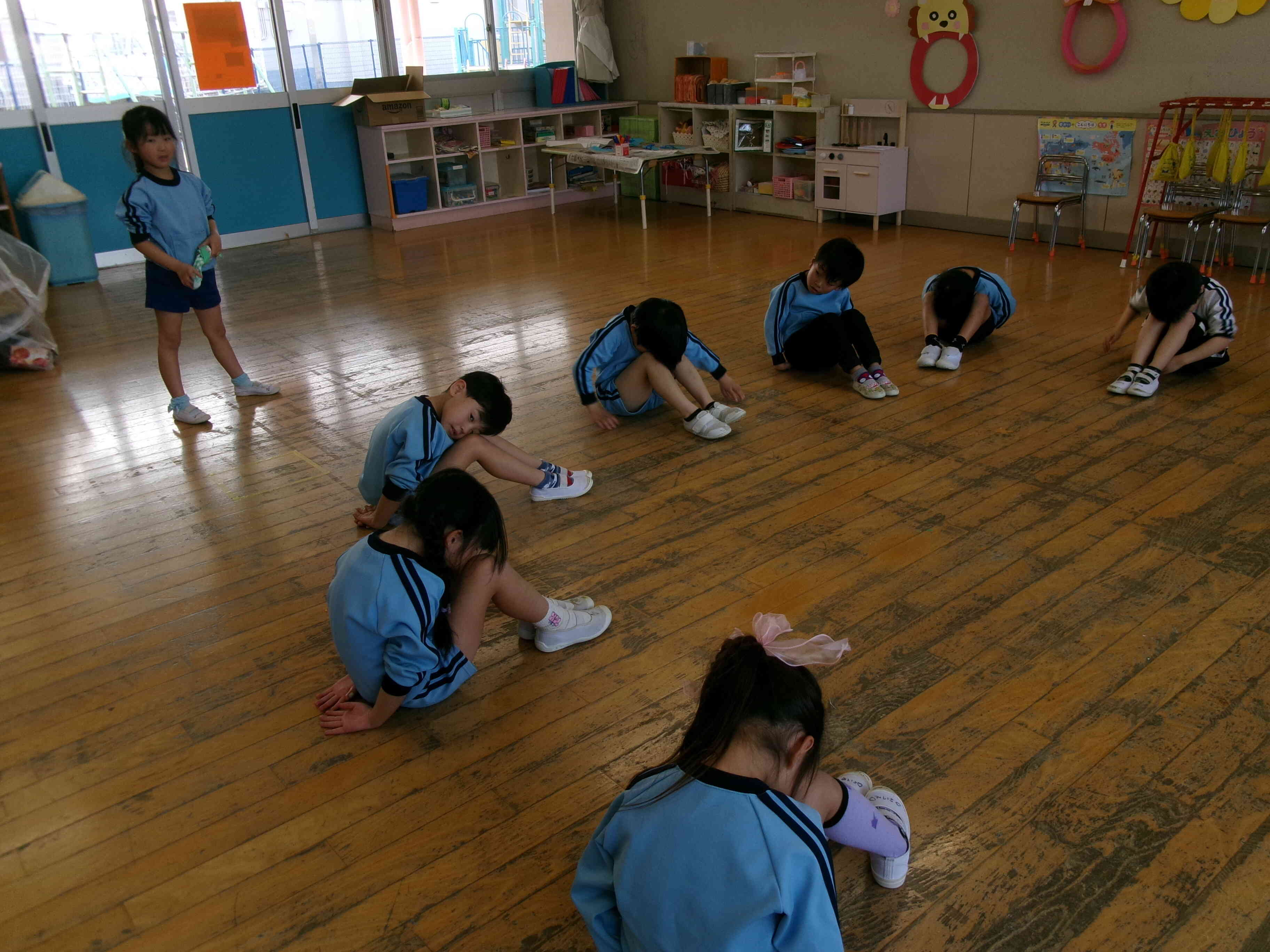 ハンカチ落とし「誰にしようかなぁ～」