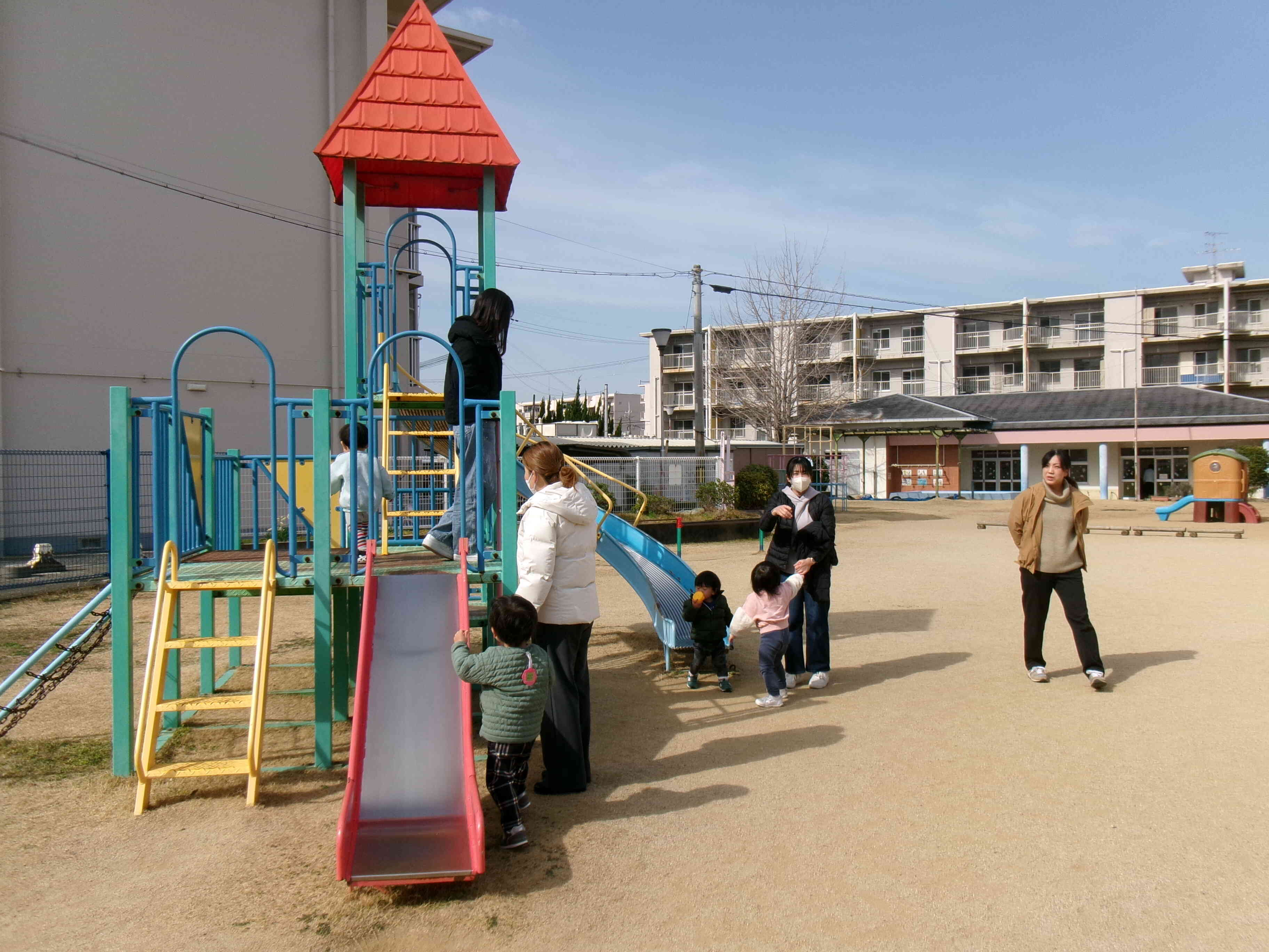いい天気で暖かい日差しで、園庭に吸い込まれるように遊びました☆