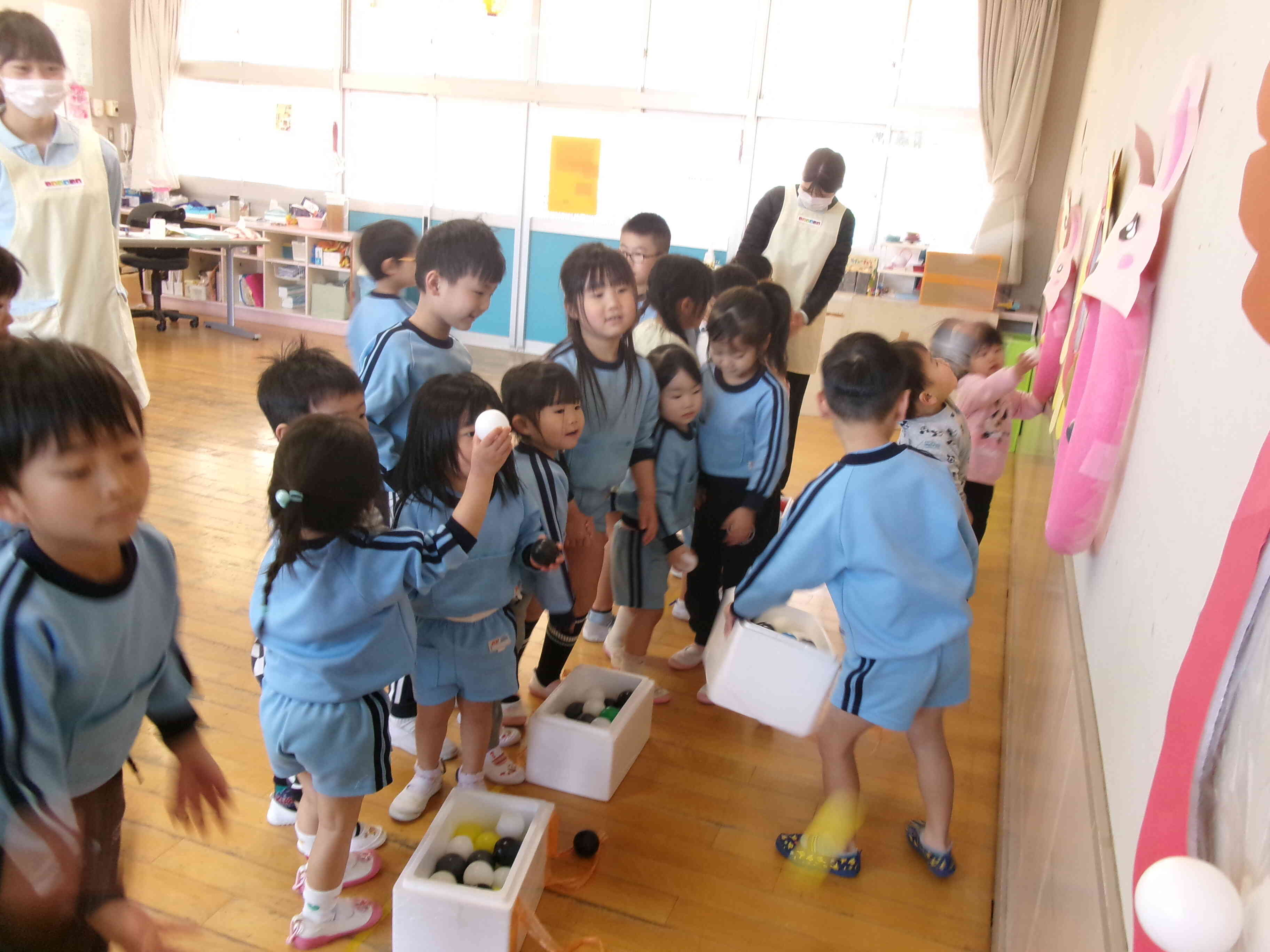 異年齢活動（うさぎ組とらいおん組）