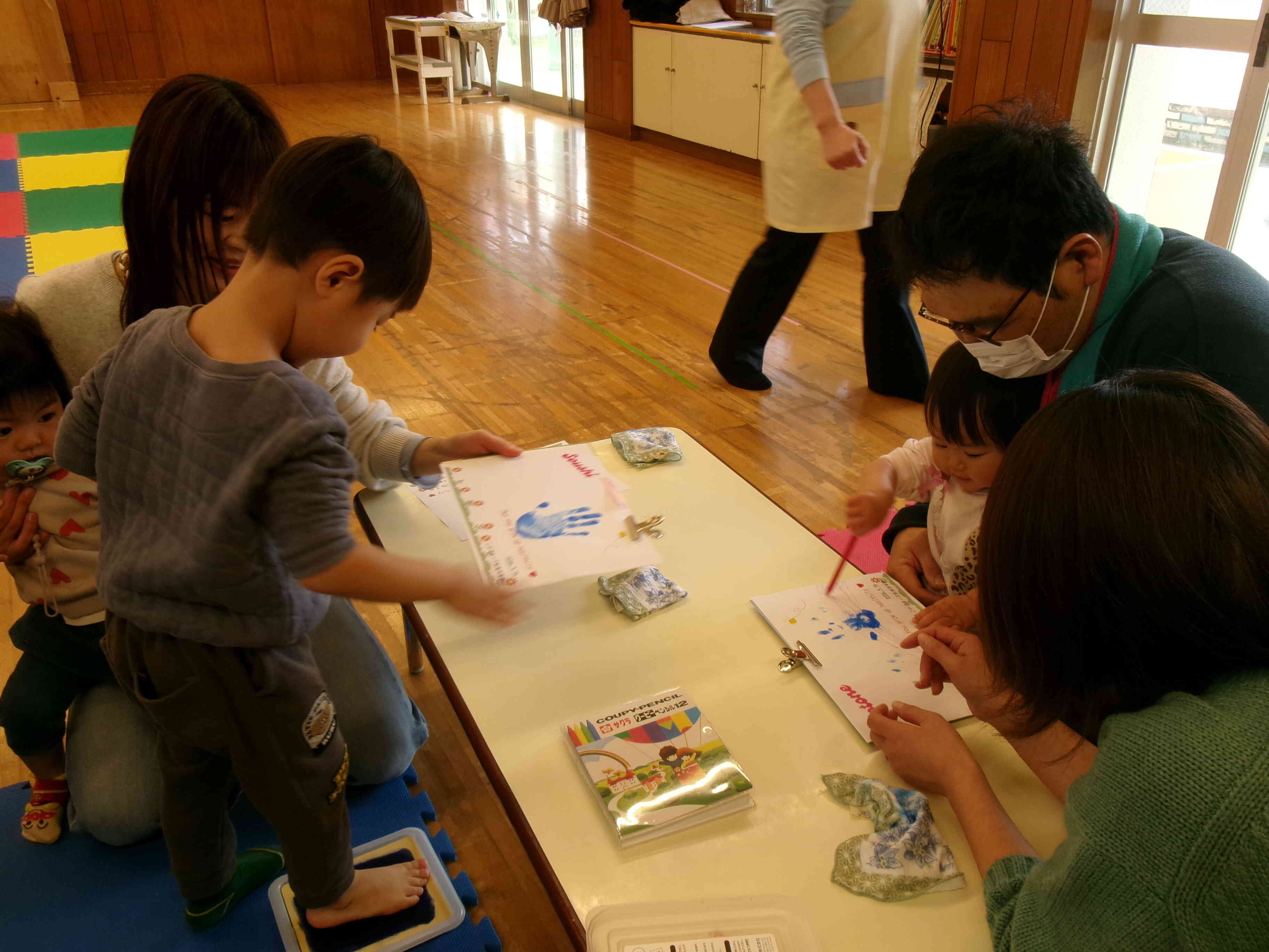 園庭開放♪～手・足型アート～