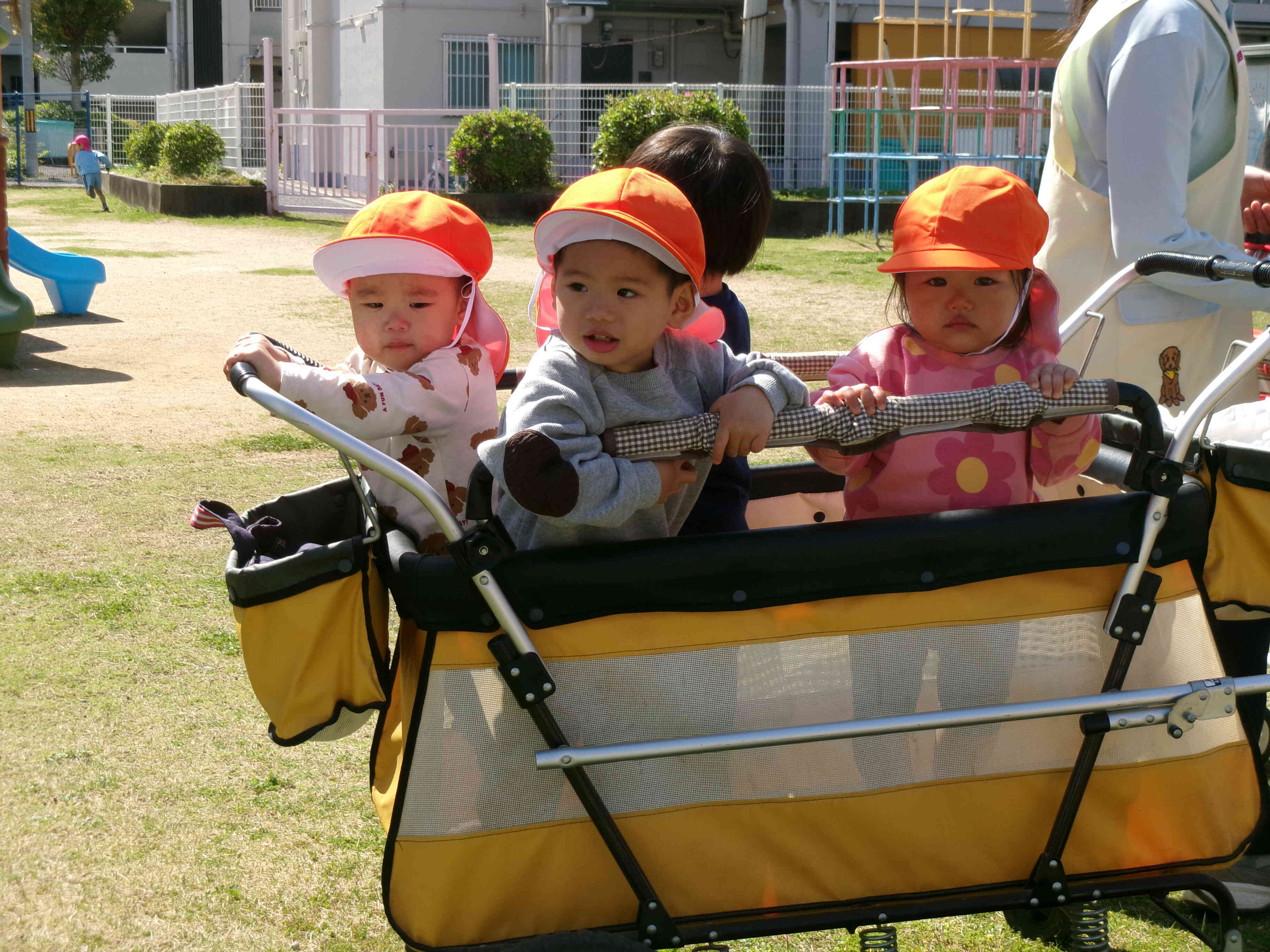 カートに乗ってお散歩したよ！