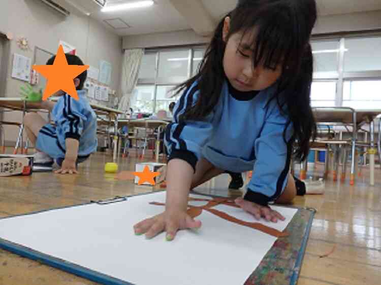 手型で桜製作をしました。