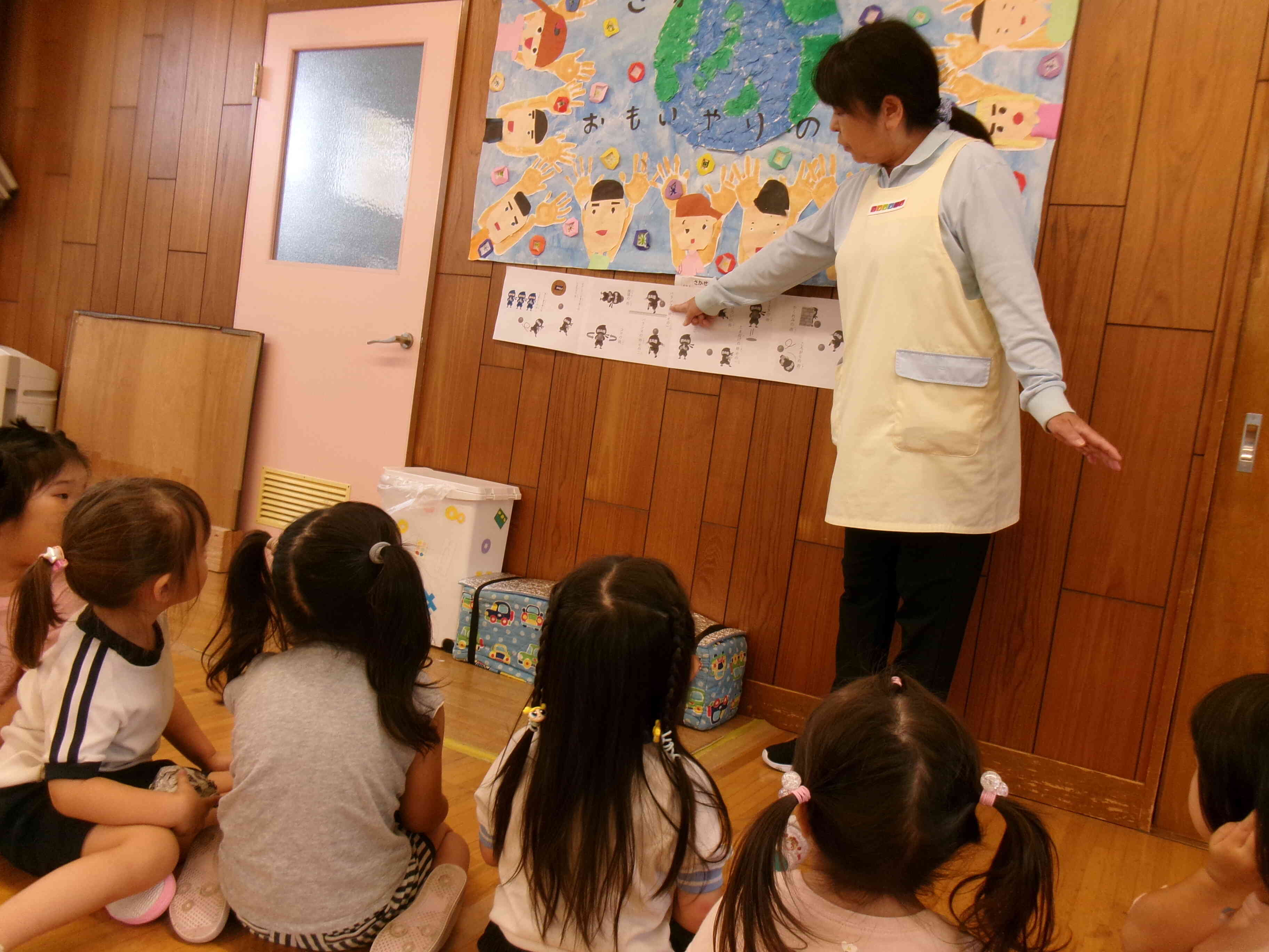 どんな修行をするのかな～？先生の話を真剣に聞いていたよ