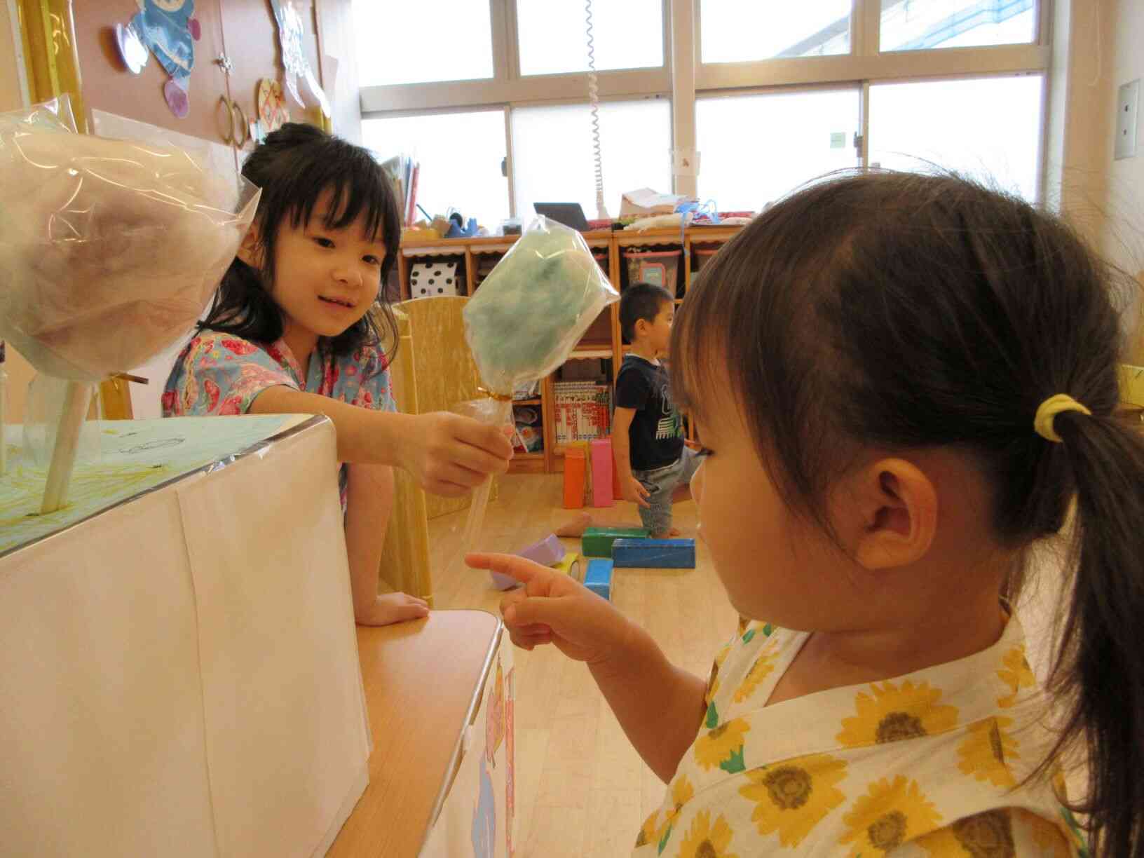 出店を楽しむ子どもたち♪