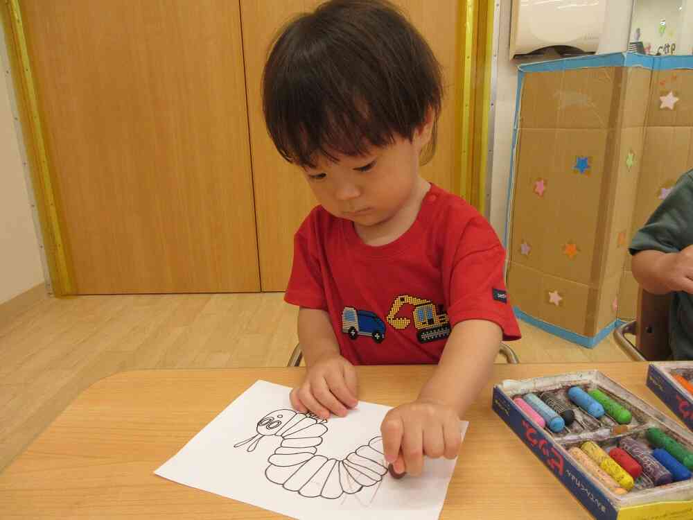 運動会に向けて、製作をしました。（1歳児あひる組）