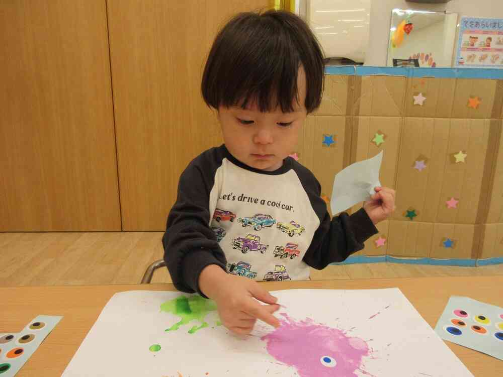 どこに貼ろうかな~♪