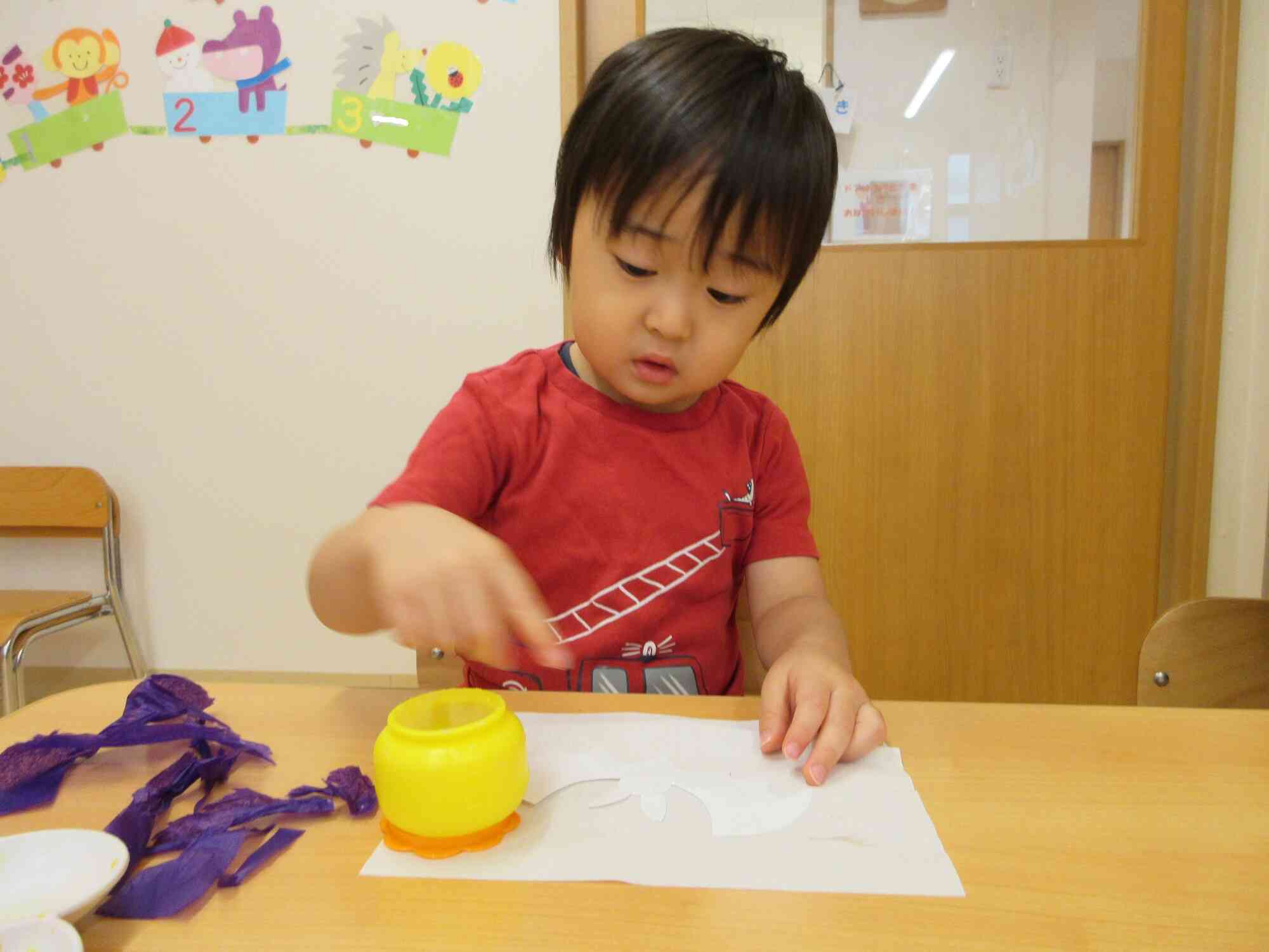 2歳児うさぎ組　ハロウィン製作をしたよ