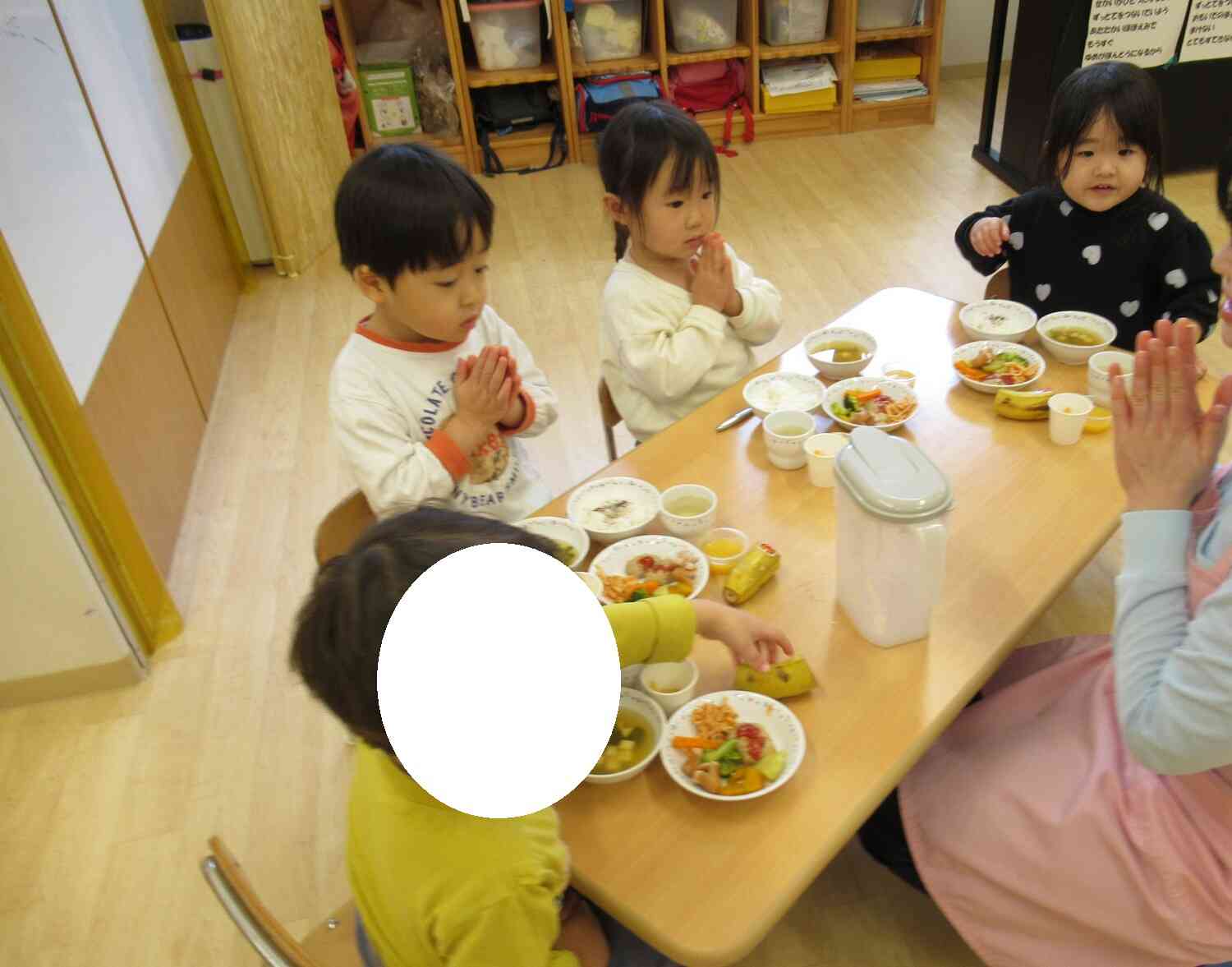 今日の給食はなんとバイキング！